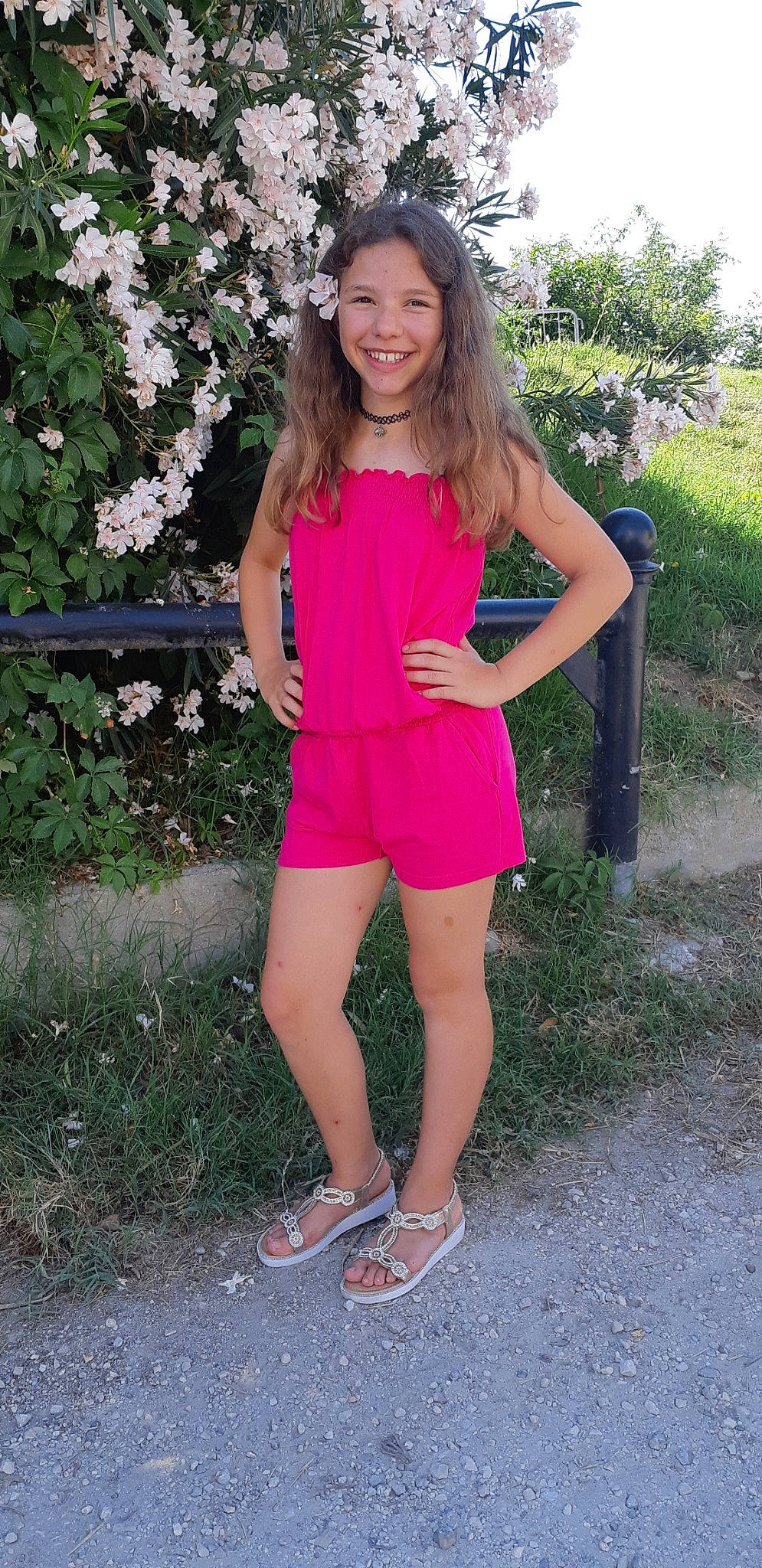 Lisa a rejoint le concours — aidez-le/la à gagner de superbes lots ! clothing, dress, fashion, footwear, joint, joy, lady, leg, long_hair, magenta, person, photo_shoot, photography, pink, shoe, shorts, shoulder, smile, snapshot, thigh