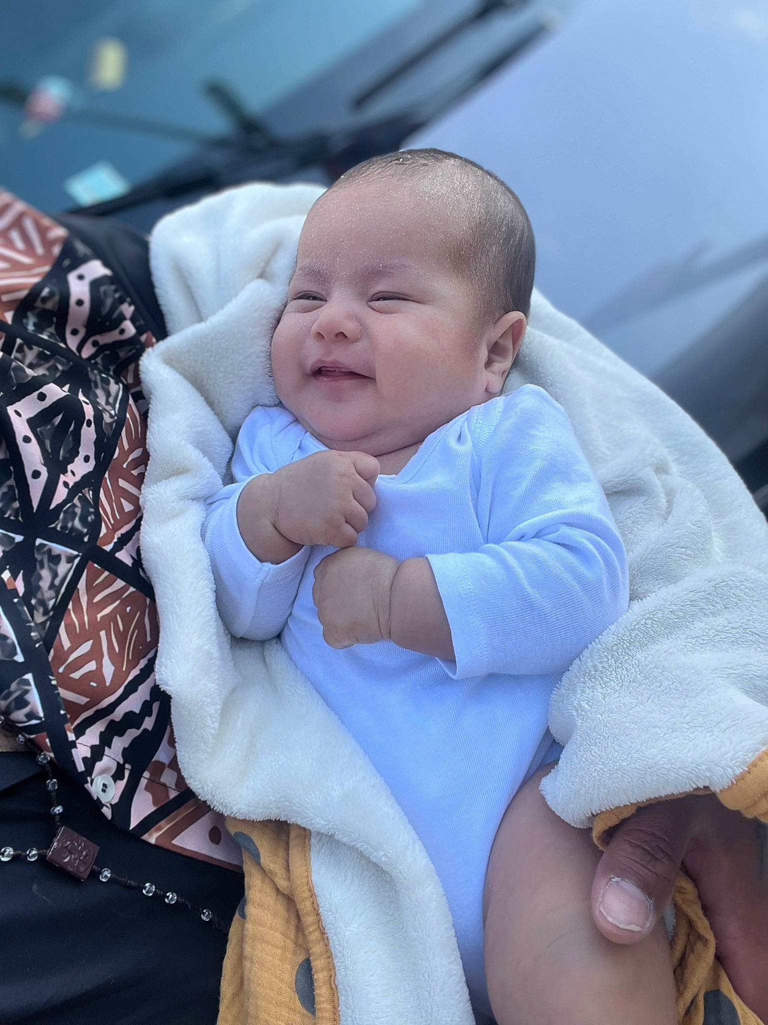 Anne-marie participe au concours pour gagner de l'argent avec cette photo : auto_part, automotive_design, baby, baby_products, baby_toddler_clothing, child, comfort, electric_blue, family_car, fashion_accessory, happy, hat, linens, luxury_vehicle, person, sitting, sleeve, smile, thumb, toddler