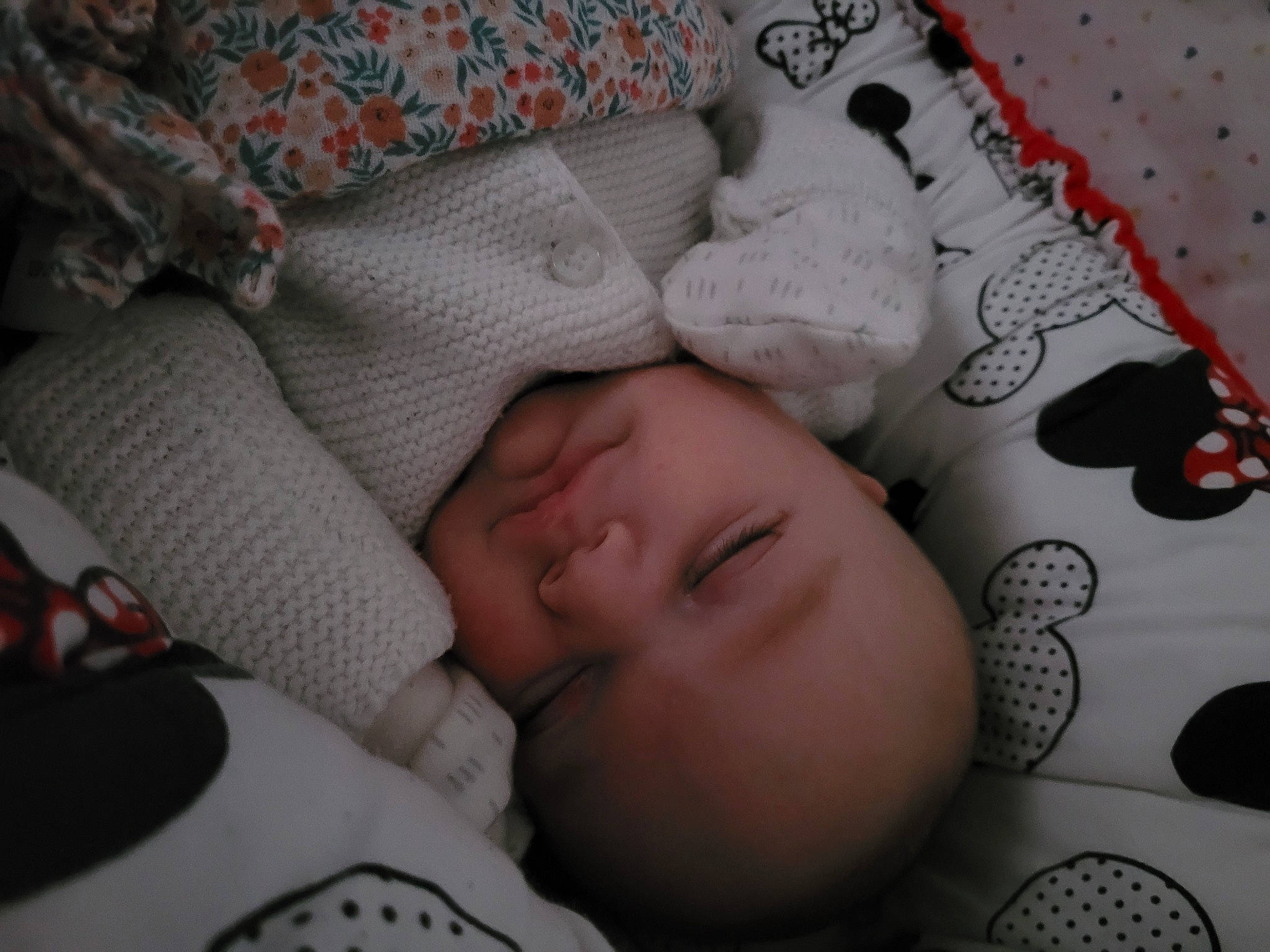 Lily a rejoint le concours — aidez-le/la à gagner de superbes lots ! baby, baby_products, baby_sleeping, baby_toddler_clothing, bedding, bedtime, carmine, cheek, child, comfort, head, linens, nap, pattern, person, room, skin, sleep, smile, toddler