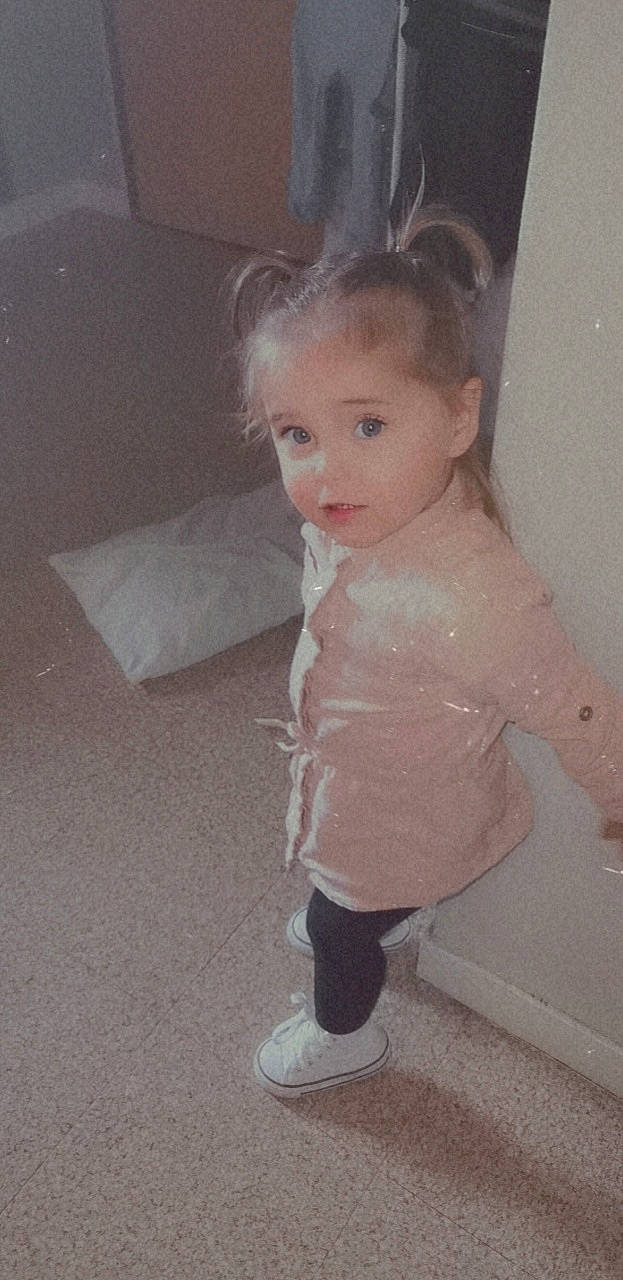 Elenna a rejoint le concours — aidez-le/la à gagner de superbes lots ! arm, baby_toddler_clothing, cheek, dress, eye, eyelash, face, hair, hand, head, human_body, iris, joint, leg, lip, nose, person, shoulder, skin, sleeve