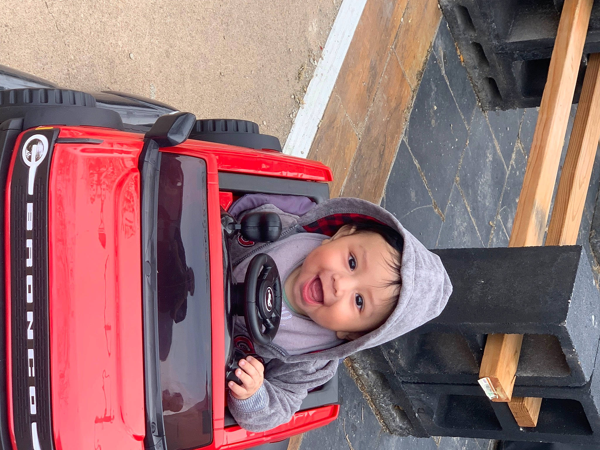 Nuzias is registered to the contest to win money with this photo: asphalt, auto_part, automotive_design, automotive_exterior, automotive_lighting, automotive_tire, automotive_wheel_system, baggage, bumper, child, family_car, fun, headwear, joy, motor_vehicle, person, tire, toddler, travel, tree