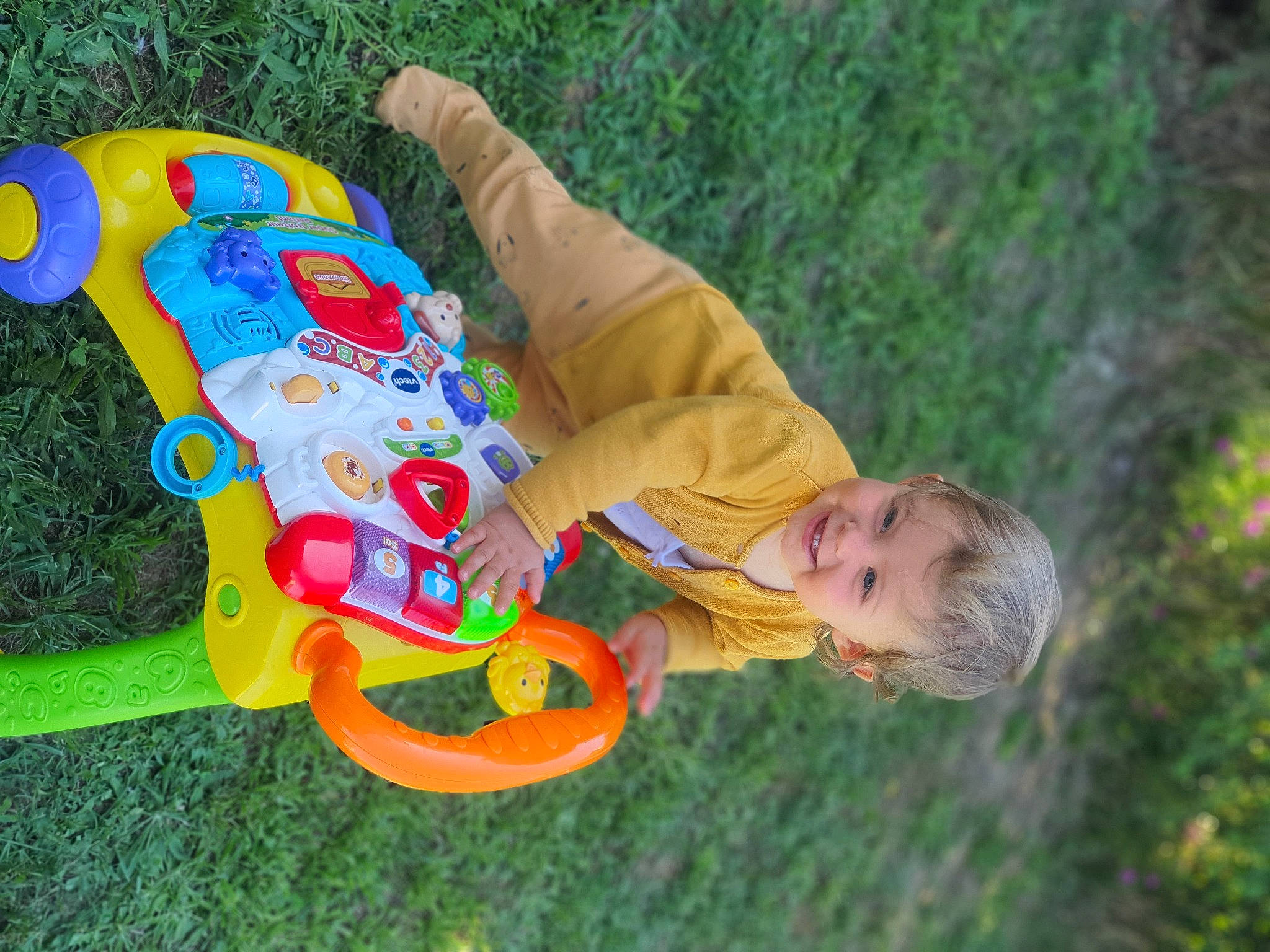 Noëlya participe au concours pour gagner de l'argent avec cette photo : art, baby, baby_toddler_clothing, baby_toys, child, fun, grass, happy, joy, leisure, mammal, people_in_nature, person, plant, play, recreation, sitting, smile, toddler, tree