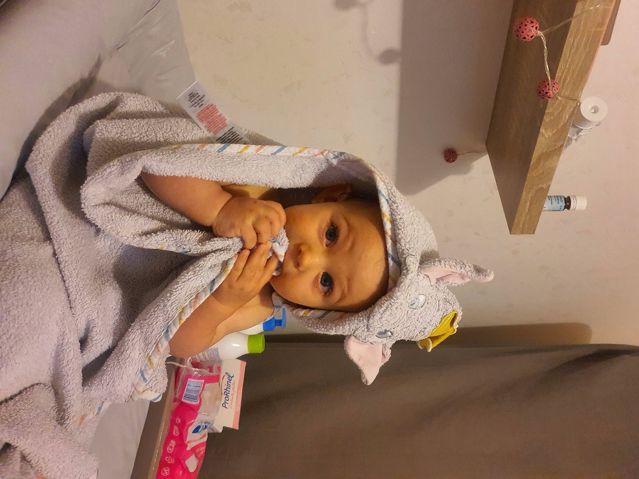 Noëlya a rejoint le concours — aidez-le/la à gagner de superbes lots ! baby, baby_products, baby_toddler_clothing, cheek, child, comfort, event, happy, hat, linens, person, room, smile, toddler