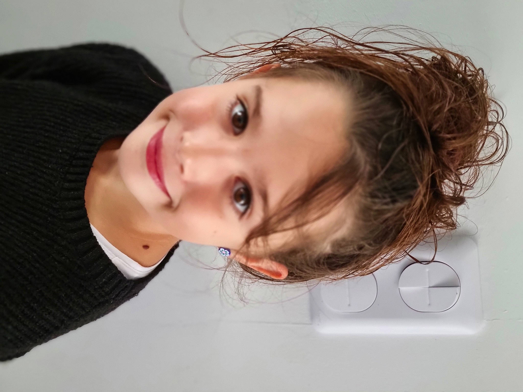 Mélyssa participe au concours pour gagner de l'argent avec cette photo : beauty, blond, brown_hair, cheek, chin, eyelash, flash_photography, fun, happy, jaw, joy, lip, long_hair, mouth, neck, nose, person, portrait_photography, skin, sleeve