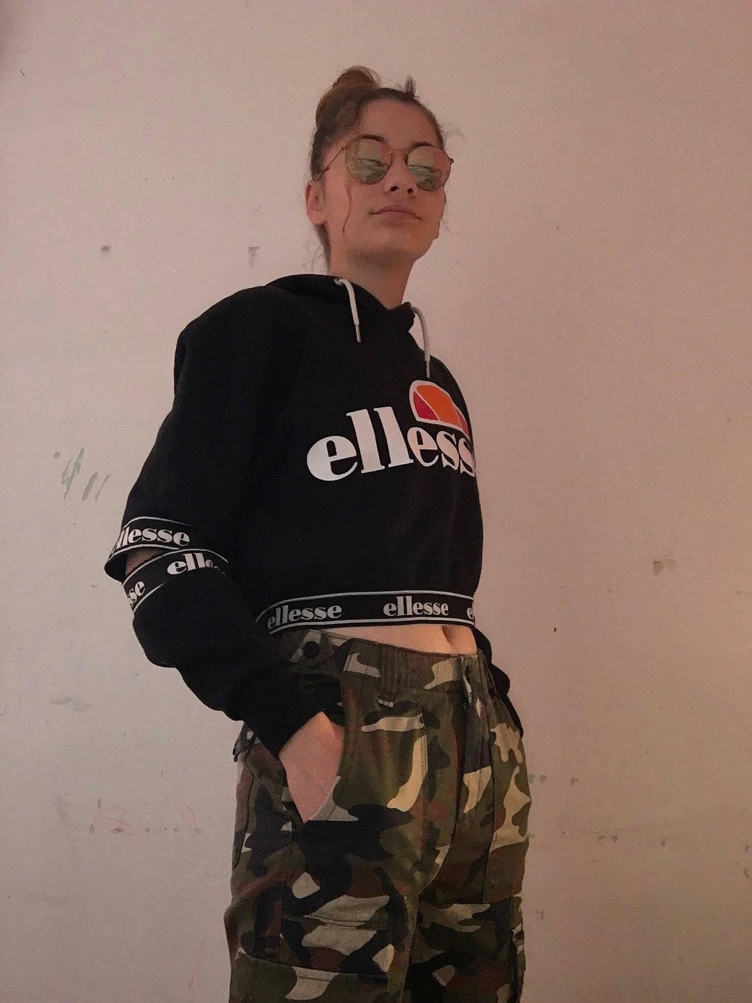 Chaïma participe au concours pour gagner de l'argent avec cette photo : army, eyewear, military, military_officer, military_person, military_uniform, neck, outerwear, person, sleeve, soldier, sunglasses, t_shirt, uniform, vision_care