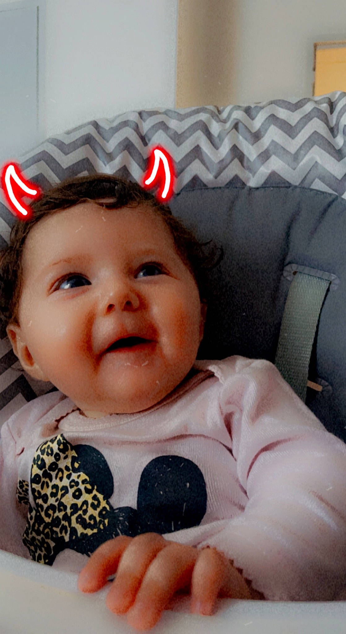 Kezyah participe au concours pour gagner de l'argent avec cette photo : baby, baby_toddler_clothing, cheek, chin, comfort, eye, eyelash, finger, gesture, hairstyle, happy, head, iris, lip, mouth, nose, person, pink, skin, smile