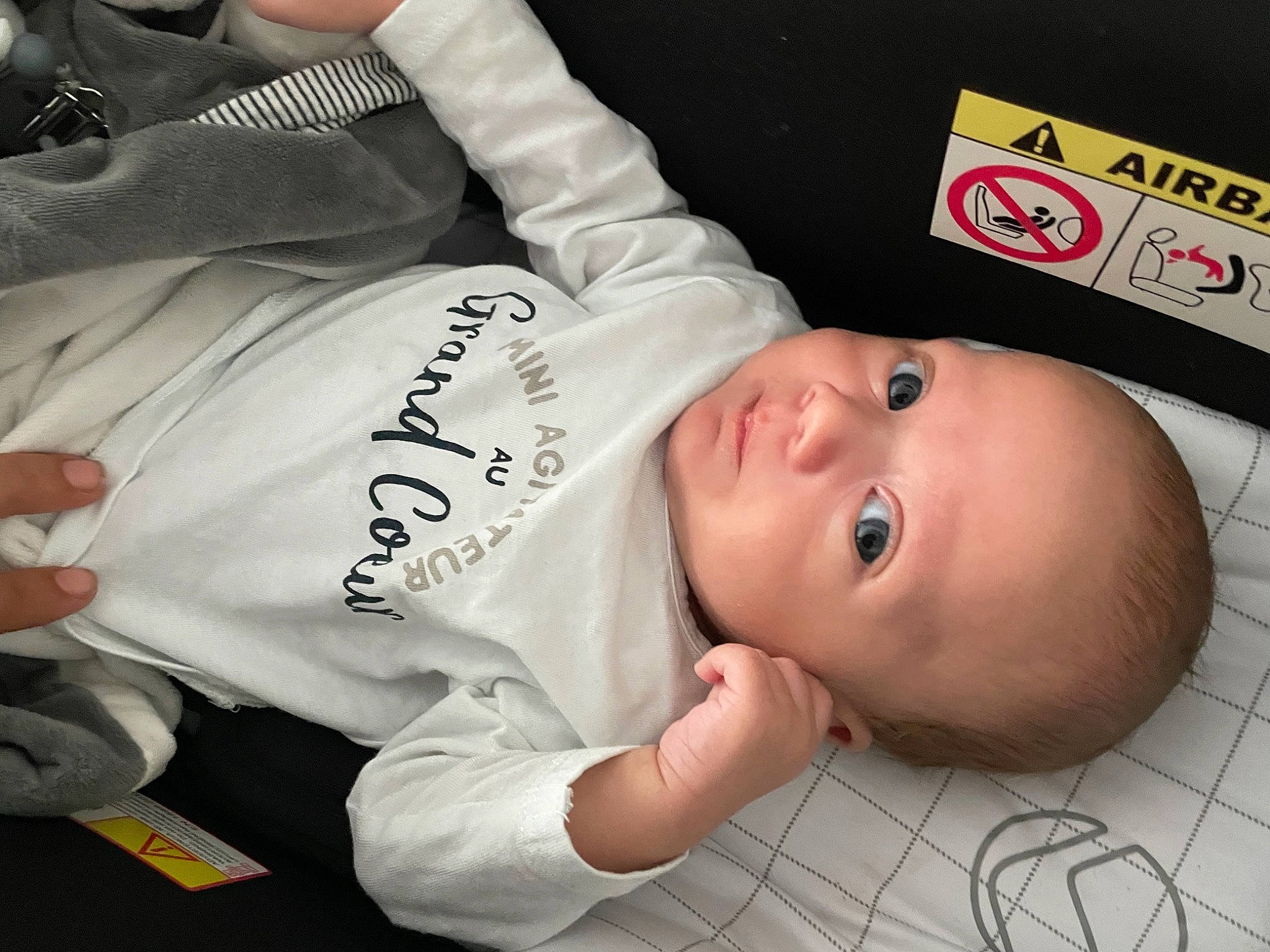 Matteo a rejoint le concours — aidez-le/la à gagner de superbes lots ! baby, baby_products, baby_safety, baby_toddler_clothing, cheek, child, chin, comfort, eye, eyebrow, happy, mammal, martial_arts_uniform, mouth, nose, person, product, room, sleeve, toddler