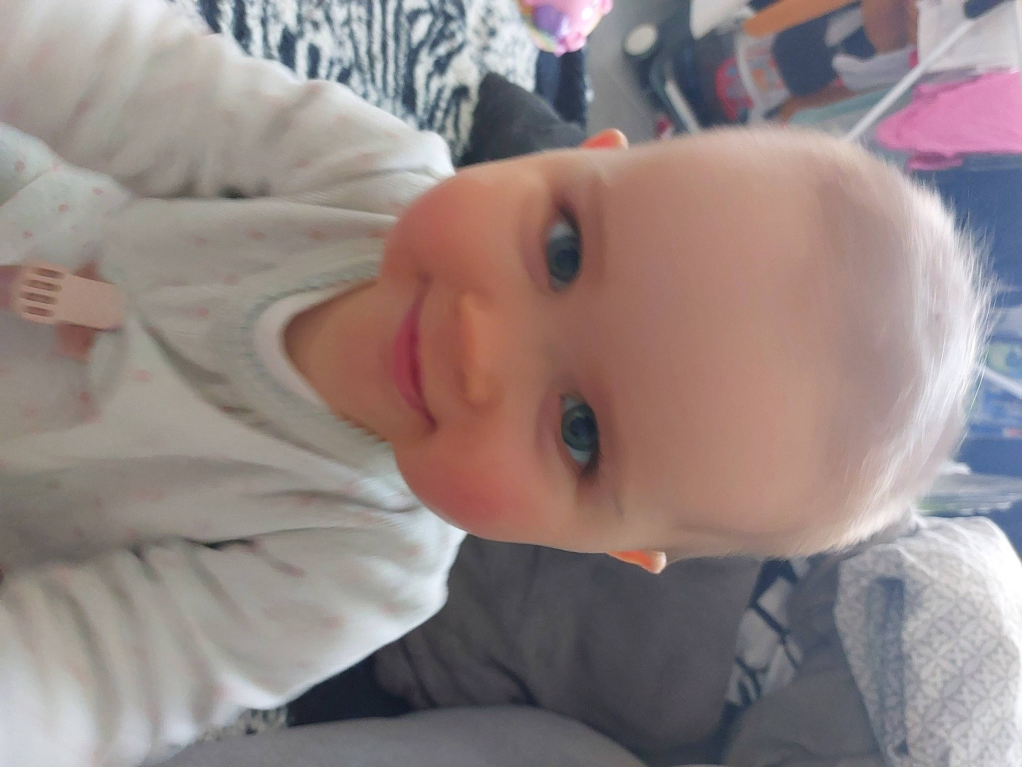 Rosélia a rejoint le concours — aidez-le/la à gagner de superbes lots ! baby, baby_products, baby_toddler_clothing, cheek, child, comfort, eye, eyebrow, eyelash, fun, happy, iris, joy, lip, mouth, nose, person, sleeve, smile, toddler