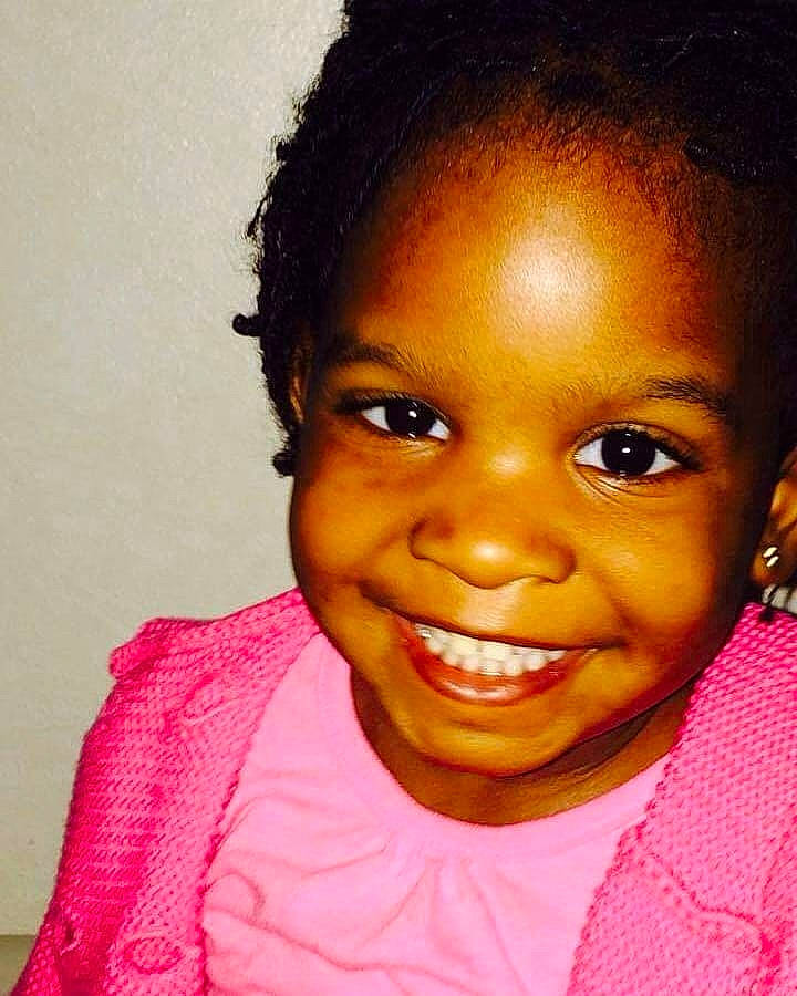 Zari is registered to the contest to win money with this photo: afro, black_hair, cheek, ear, eyelash, forehead, gesture, happy, iris, jaw, jheri_curl, joy, lip, lipstick, nose, person, pink, selfie, skin, smile