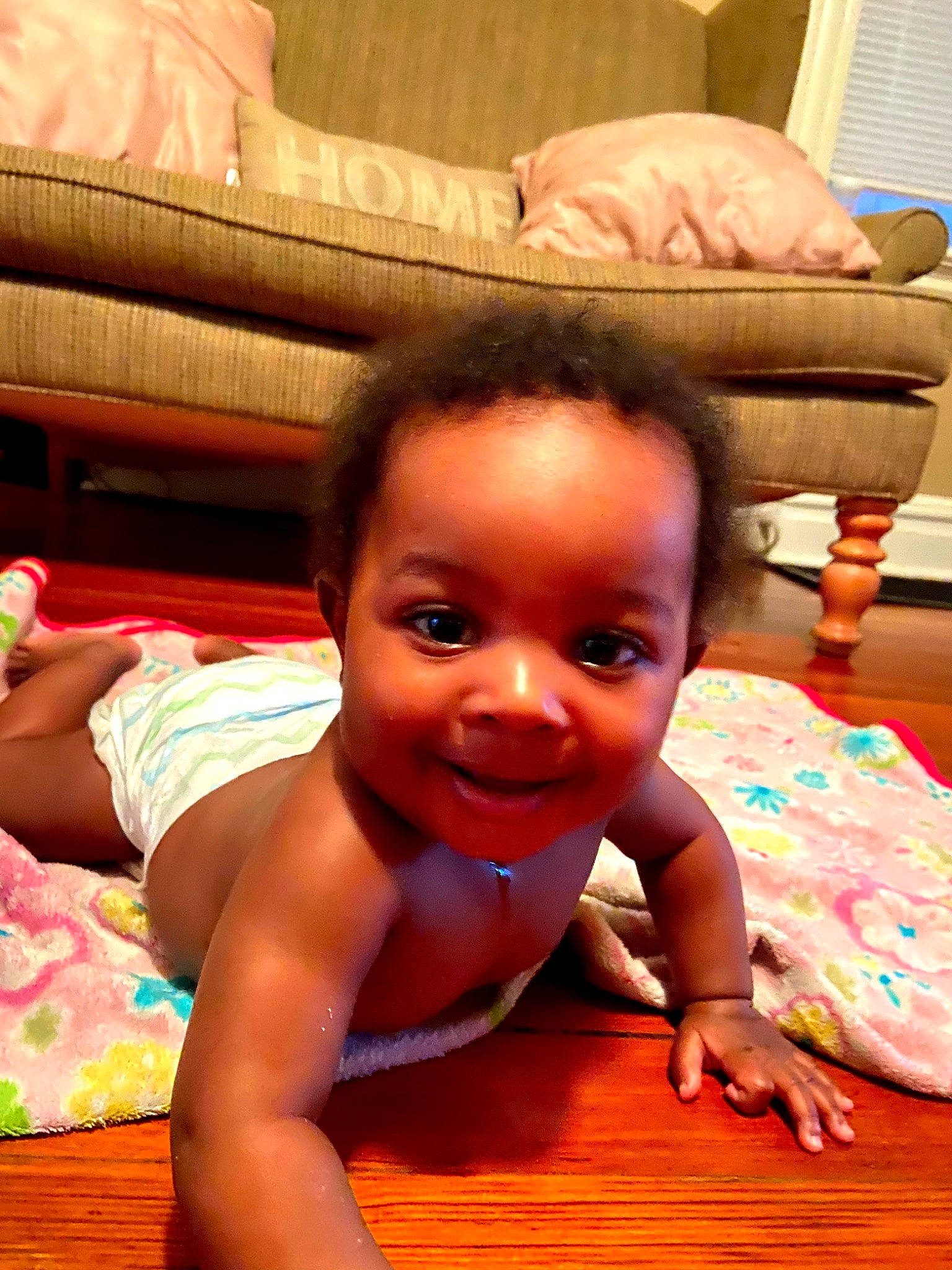 Dasan is registered to the contest to win money with this photo: cheek, chin, comfort, facial_expression, finger, flooring, fun, happy, head, human_body, joint, joy, lip, mouth, muscle, neck, nose, organ, person, pink