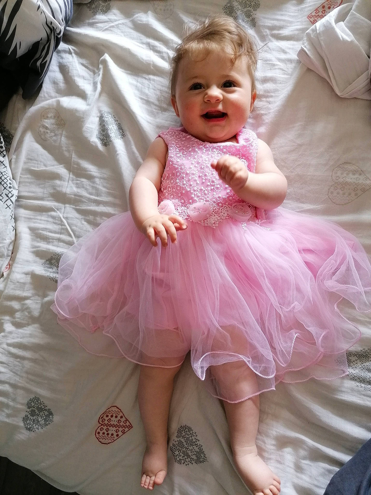 Juliette participe au concours pour gagner de l'argent avec cette photo : baby, baby_toddler_clothing, blond, child, day_dress, dress, embellishment, face, fun, happy, magenta, pattern, person, photograph, pink, ruffle, skin, sleeve, smile, toddler