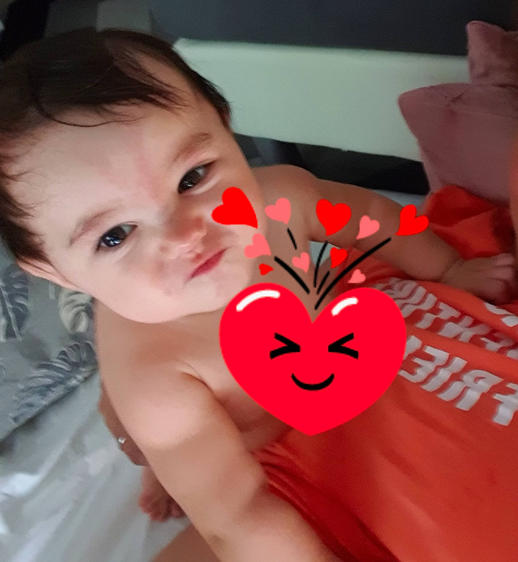 Yumi Gabriela a rejoint le concours — aidez-le/la à gagner de superbes lots ! black_hair, cheek, chest, eye, eyebrow, eyelash, eyewear, facial_expression, finger, gesture, happy, lip, mouth, nail, neck, nose, person, petal, skin, smile