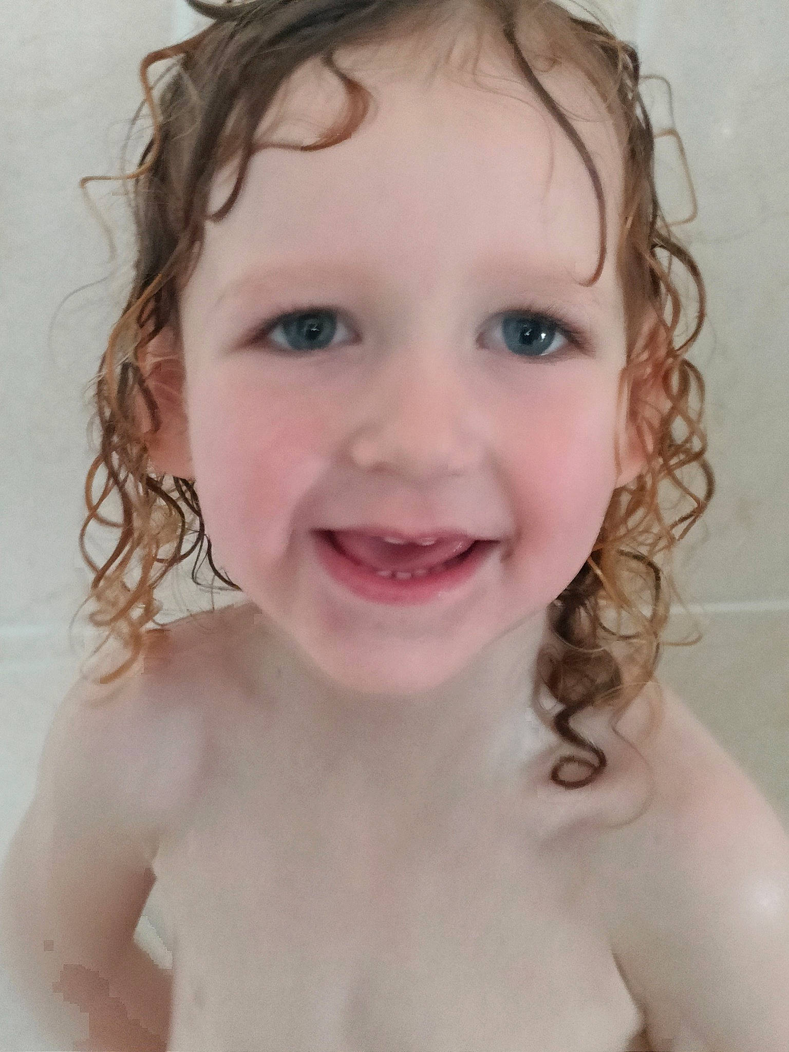 Noély a rejoint le concours — aidez-le/la à gagner de superbes lots ! cheek, chin, ear, eyebrow, eyelash, face, flash_photography, forehead, hair, head, human_body, iris, jaw, joy, lip, mouth, neck, nose, organ, person