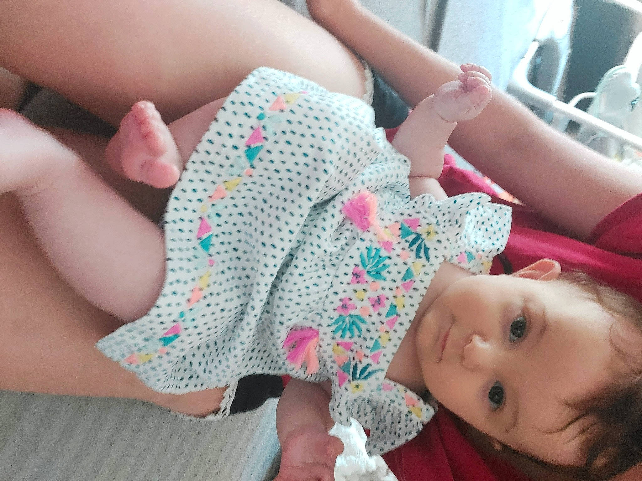 Kyra a rejoint le concours — aidez-le/la à gagner de superbes lots ! art, baby_toddler_clothing, beauty, child, comfort, fashion_accessory, finger, gesture, hand, happy, human_leg, joint, nail, pattern, person, pink, skin, textile, thumb, toddler