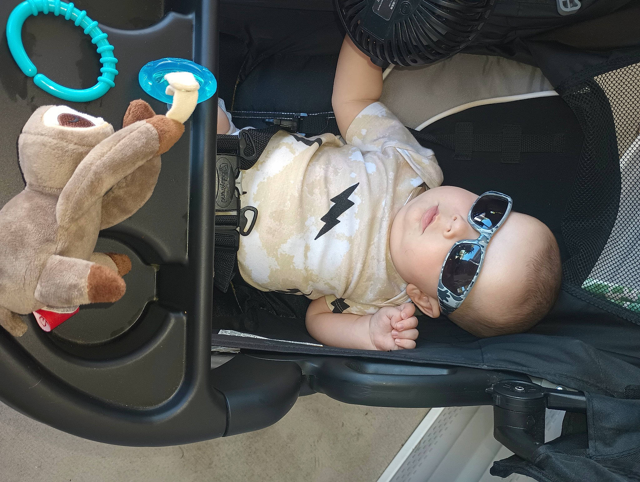 Waylon is registered to the contest to win money with this photo: audio_equipment, auto_part, automotive_wheel_system, elbow, eyewear, finger, gas, goggles, hand, human_leg, joint, knee, machine, motor_vehicle, person, sitting, steering_wheel, sunglasses, thigh, watch