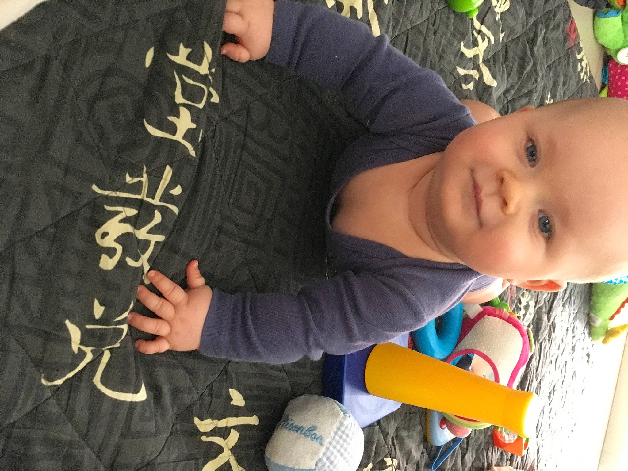 Adrien a rejoint le concours — aidez-le/la à gagner de superbes lots ! arm, baby, black_hair, child, child_model, cool, person, play, skin, smile, toddler