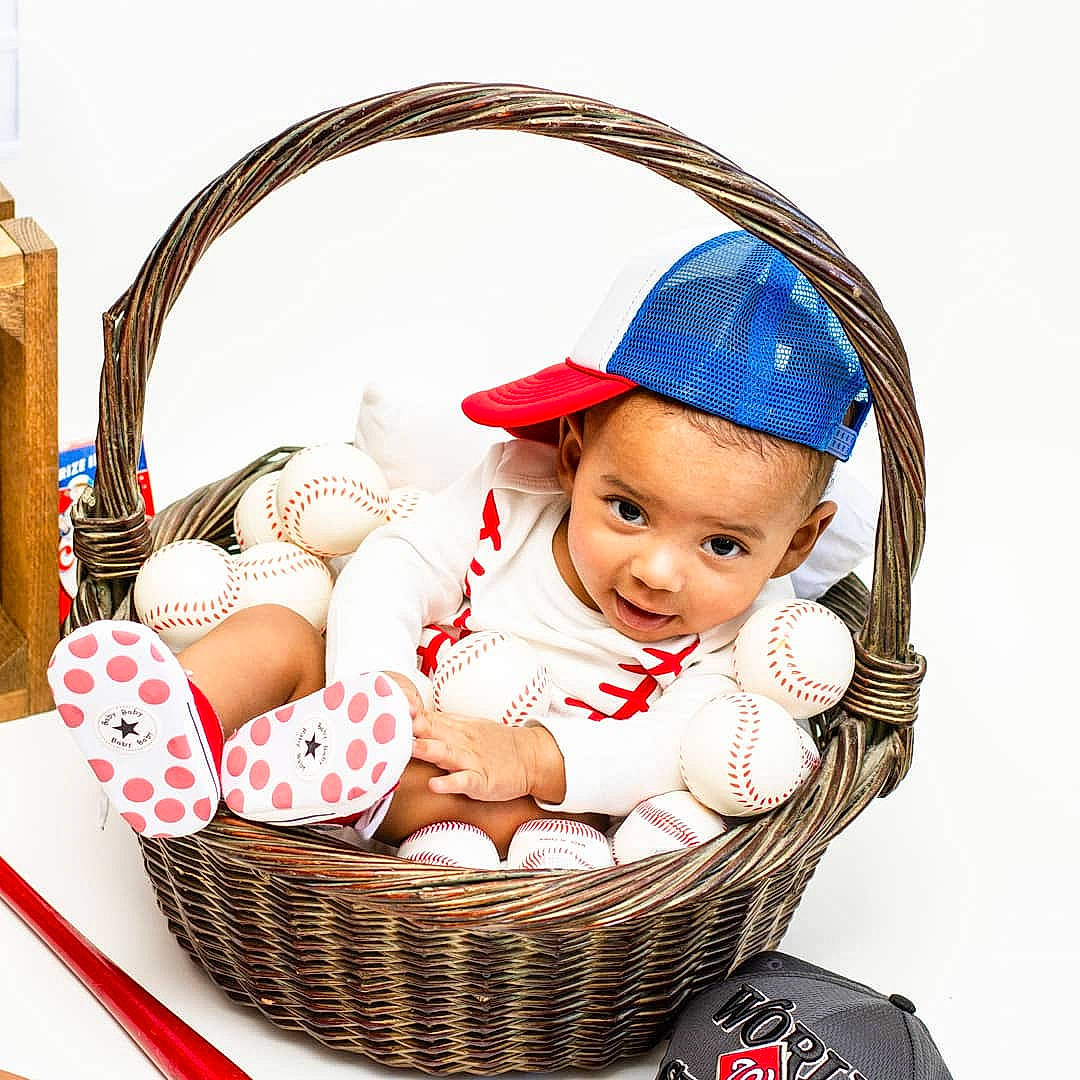 Kalel is registered to the contest to win money with this photo: baby, baby_products, basket, child, easter, flower_girl_basket, gift_basket, hamper, home_accessories, person, toddler, wicker