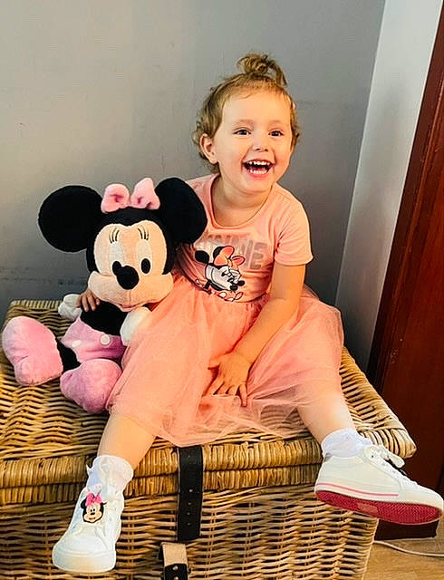 Victoria participe au concours pour gagner de l'argent avec cette photo : baby_toddler_clothing, child, event, fun, happy, human_body, joy, knee, magenta, mammal, person, pink, shoe, skin, sleeve, smile, sneakers, stuffed_toy, t_shirt, teddy_bear
