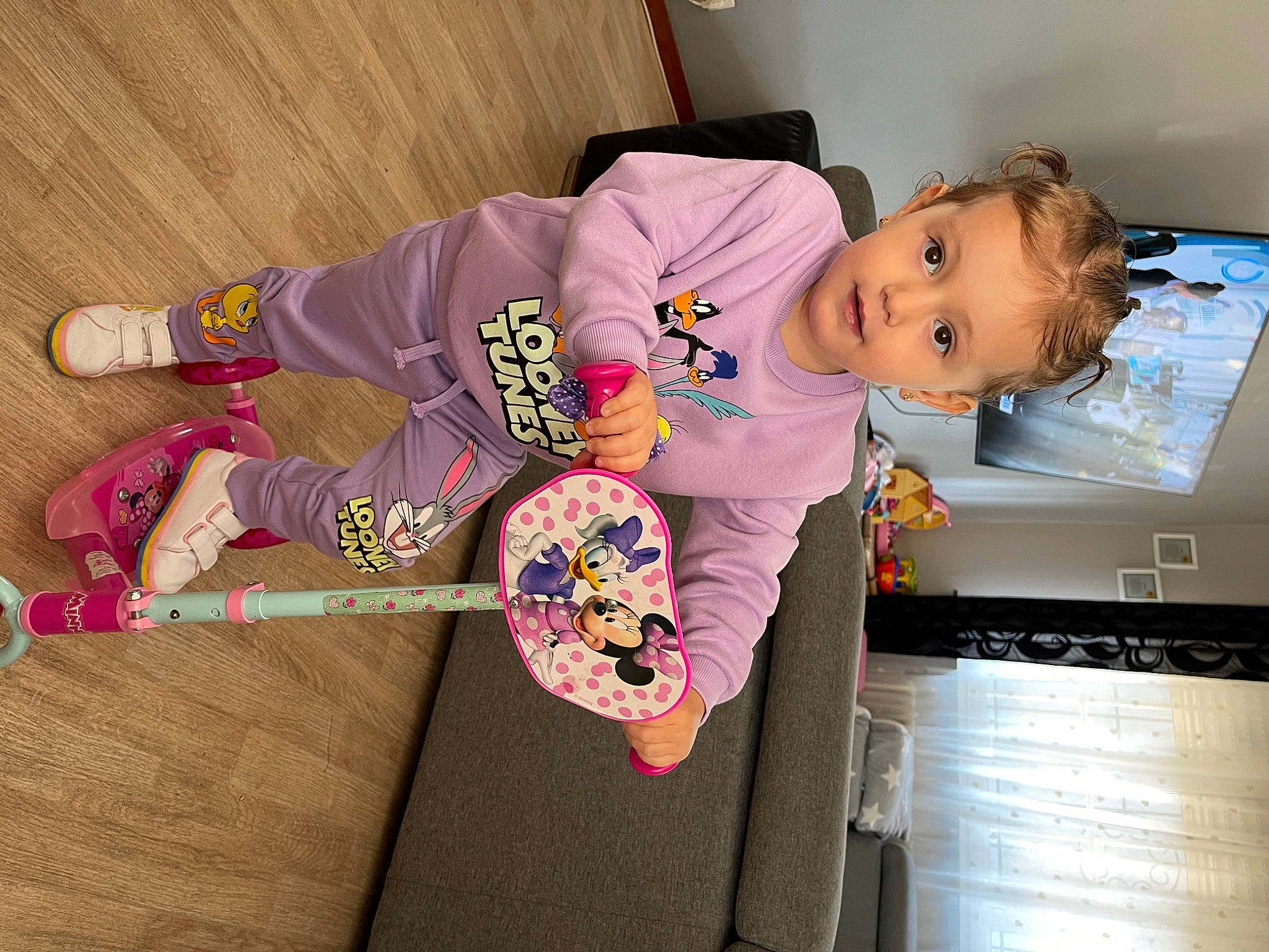 Victoria a rejoint le concours — aidez-le/la à gagner de superbes lots ! baby, baby_products, baby_toddler_clothing, baby_toys, child, comfort, computer, computer_keyboard, flooring, happy, head, home_appliance, magenta, nightwear, pattern, person, pink, room, sitting, sleeve