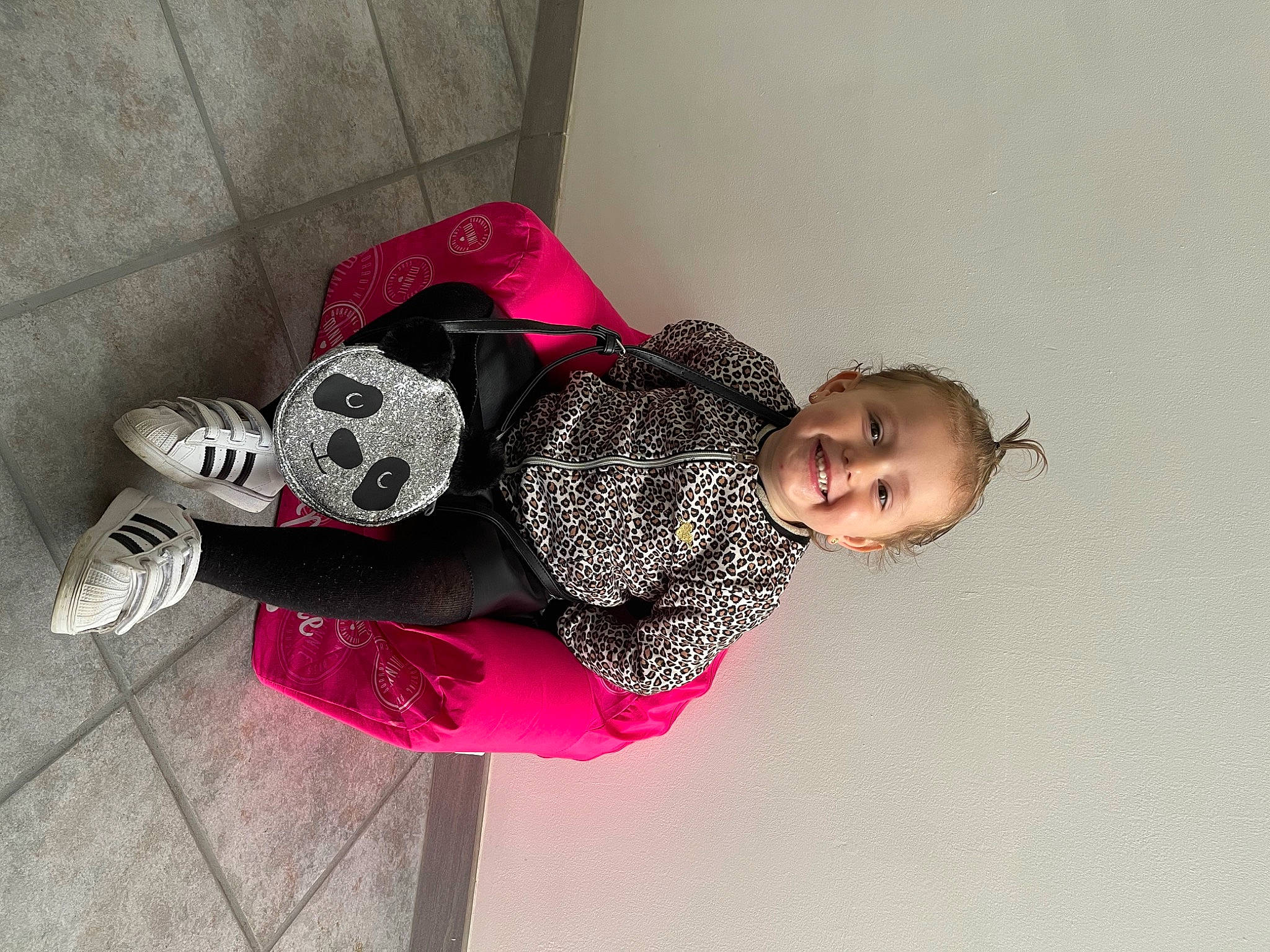 Victoria participe au concours pour gagner de l'argent avec cette photo : baby, baby_products, baby_toddler_clothing, carmine, child, comfort, costume, doll, flooring, fun, happy, joy, magenta, pattern, person, personal_protective_equipment, pink, sleeve, stuffed_toy, teddy_bear