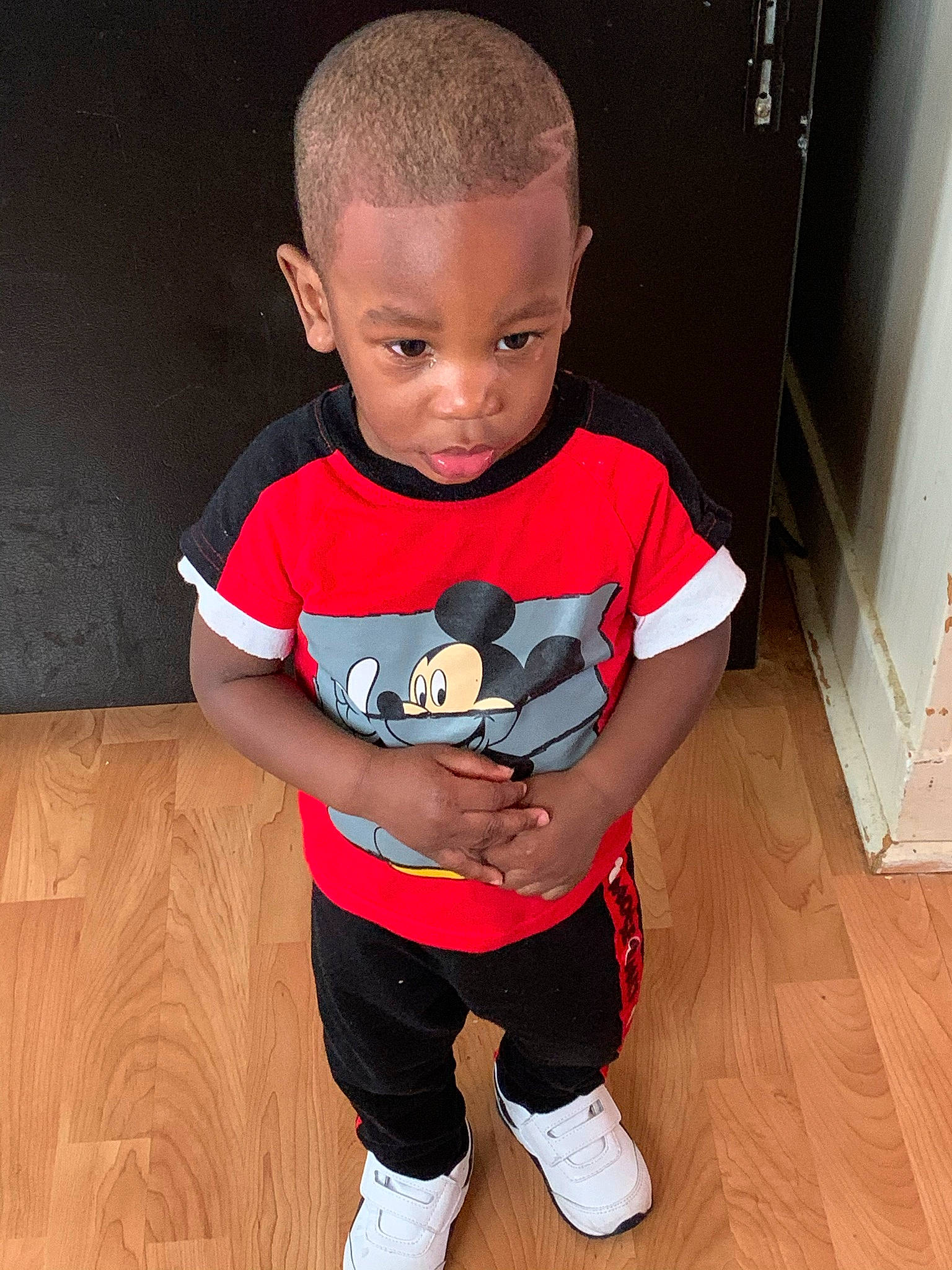 Tesean is registered to the contest to win money with this photo: baby_toddler_clothing, carmine, child, electric_blue, face, flooring, fun, happy, hardwood, human_leg, pattern, person, shorts, sleeve, t_shirt, thigh, toddler, varnish, wood, wood_flooring