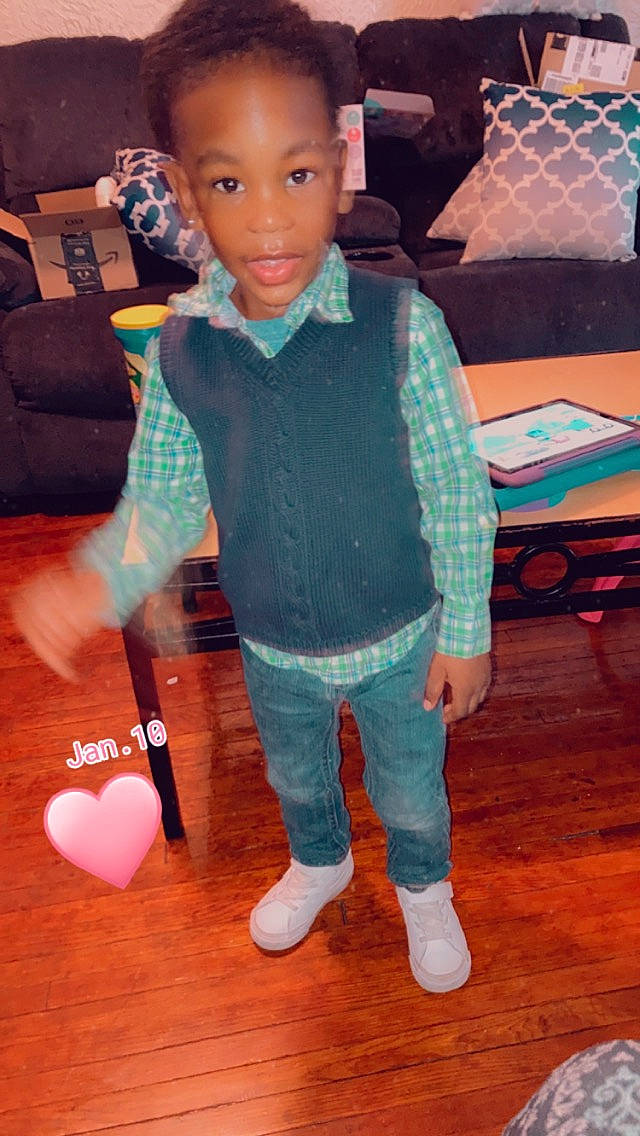 Tesean is registered to the contest to win money with this photo: chair, child, denim, event, finger, flooring, fun, hairstyle, happy, head, leg, leisure, pattern, person, t_shirt, textile, thigh, thumb, toddler, toy