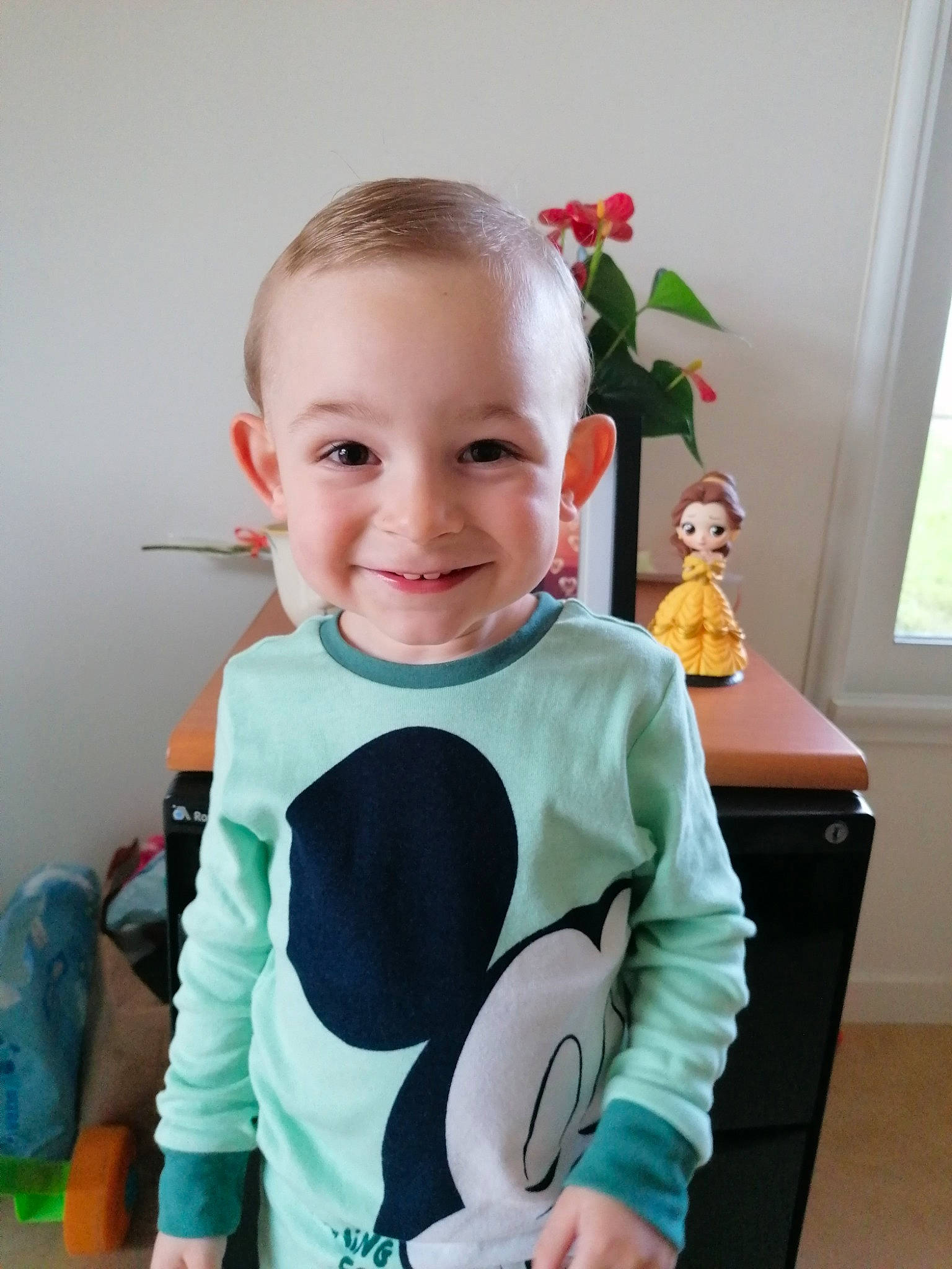 Wesley participe au concours pour gagner de l'argent avec cette photo : arm, baby, baby_products, baby_toddler_clothing, child, joy, person, product, shoulder, sitting, sleeve, smile, standing, t_shirt, toddler