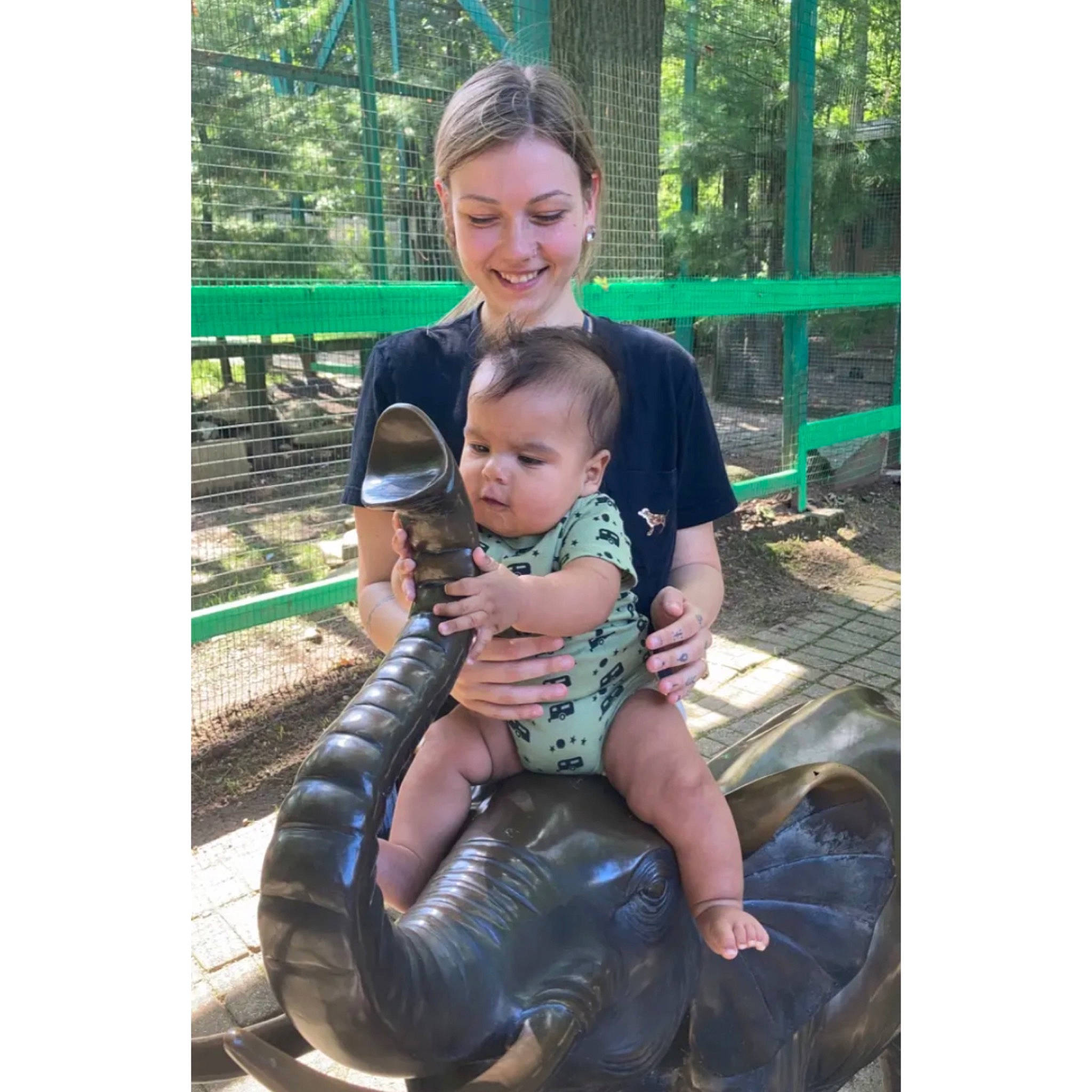 Sebastian is registered to the contest to win money with this photo: baby, baby_toddler_clothing, child, cool, face, fun, grass, happy, joy, lap, leisure, person, plant, recreation, sitting, smile, sunglasses, thigh, toddler, travel