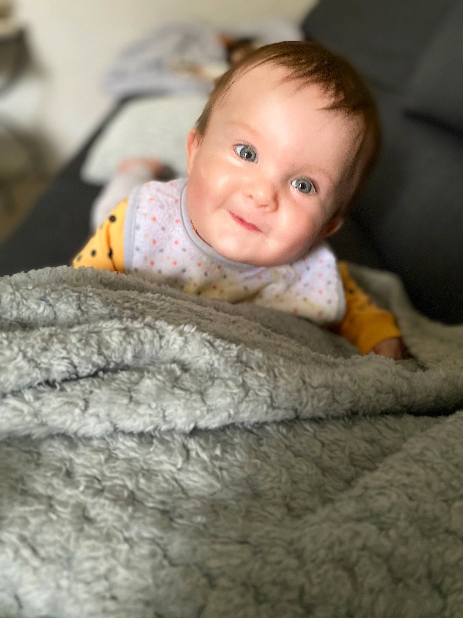Abby a rejoint le concours — aidez-le/la à gagner de superbes lots ! baby, baby_toddler_clothing, cheek, chin, comfort, eye, eyebrow, face, flash_photography, floor, grey, head, iris, joy, lip, nose, person, skin, smile, textile