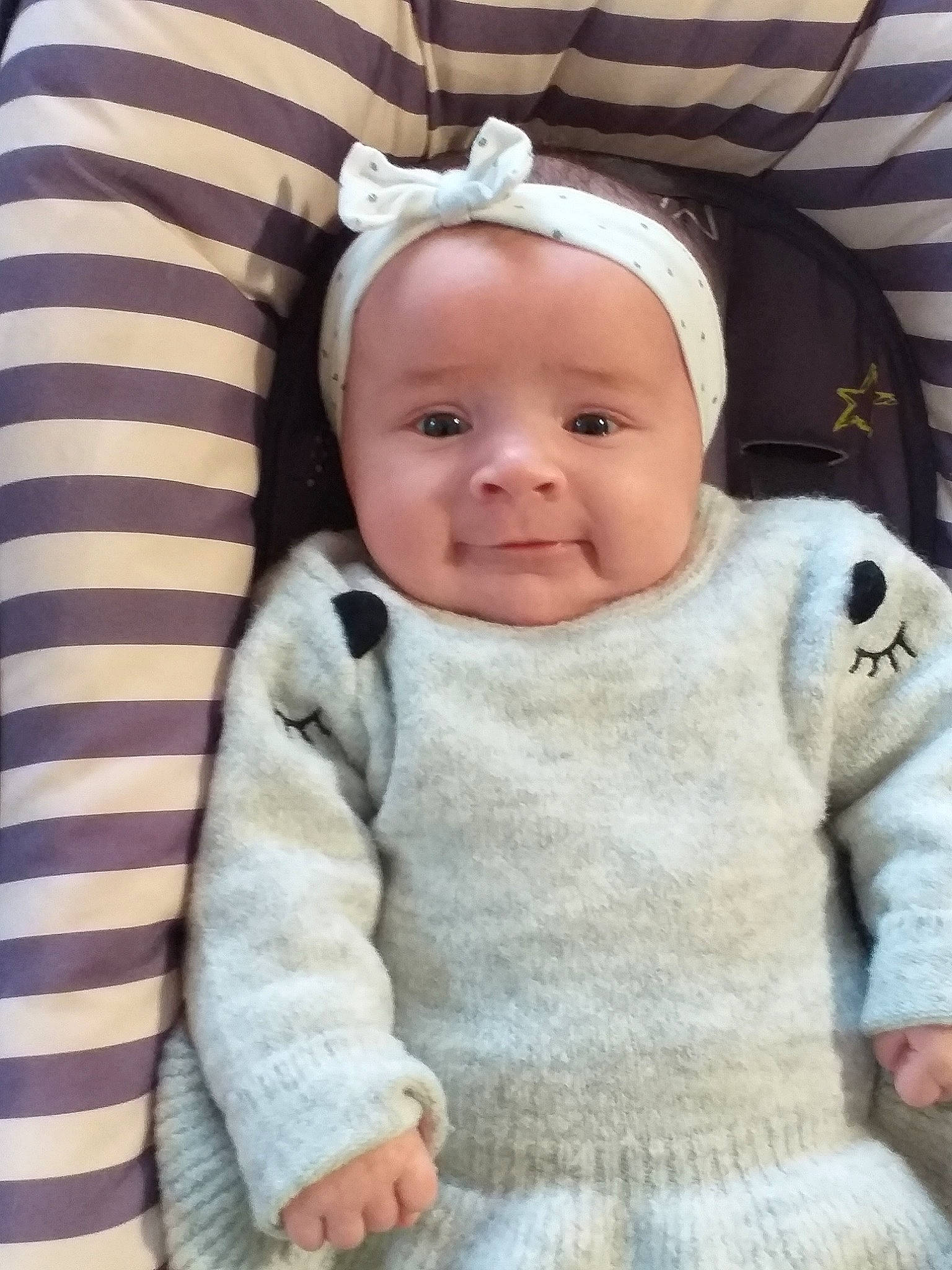 Ema a rejoint le concours — aidez-le/la à gagner de superbes lots ! baby, baby_products, baby_toddler_clothing, child, joy, person, product, skin, toddler, wool