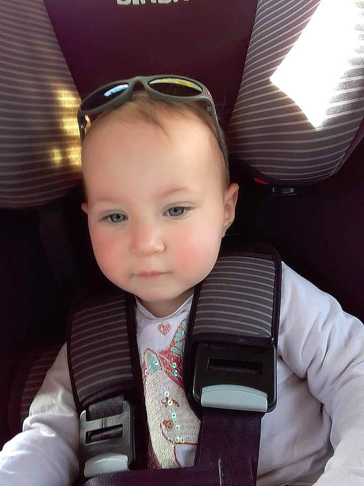 Ilyana participe au concours pour gagner de l'argent avec cette photo : auto_part, automotive_design, baby, baseball_cap, car_seat, cool, eyebrow, eyewear, flash_photography, goggles, happy, hat, head_restraint, outerwear, person, seat_belt, steering_wheel, sunglasses, toddler, vehicle_door