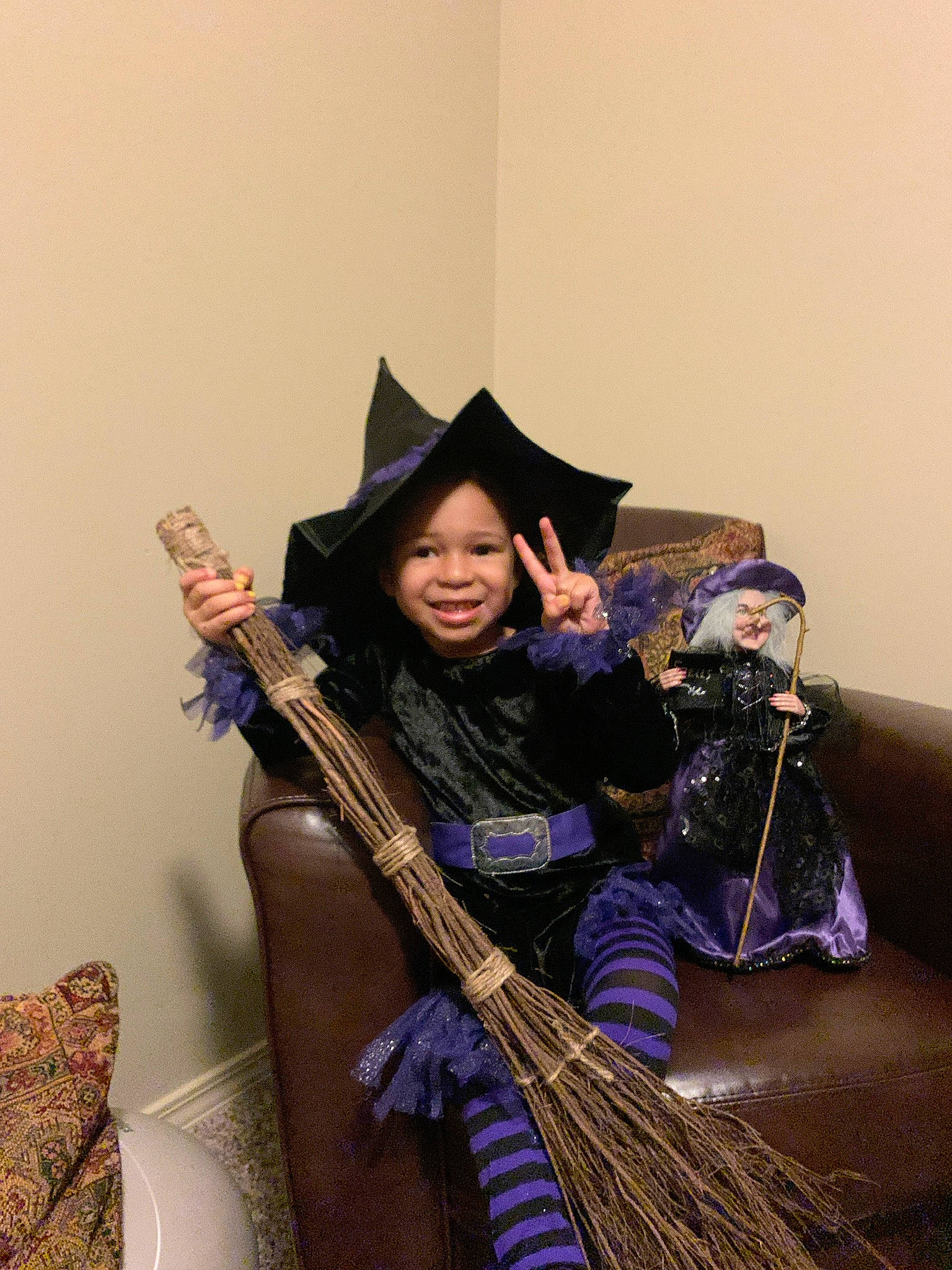 Marisol is registered to the contest to win money with this photo: chair, costume, couch, fashion_accessory, fictional_character, folk_instrument, fun, happy, hat, joy, music, musical_instrument, musician, person, personal_protective_equipment, plucked_string_instruments, purple, sitting, smile, string_instrument