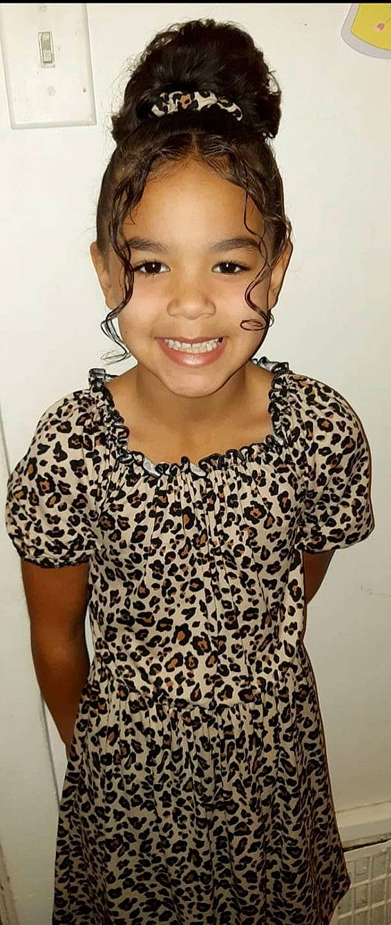 Kiara is registered to the contest to win money with this photo: beauty, chin, collar, eye, eyebrow, eyelash, face, gesture, hair, happy, human_body, iris, joy, neck, organ, person, plant, sleeve, smile, style