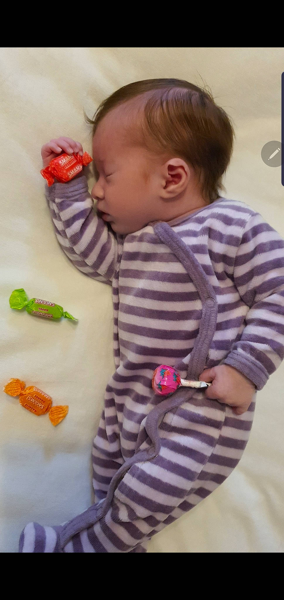 Dyego participe au concours pour gagner de l'argent avec cette photo : arm, baby, baby_toddler_clothing, cheek, child, ear, facial_expression, finger, hair, hairstyle, hand, joint, neck, person, pink, product, shoulder, skin, sleeve, textile