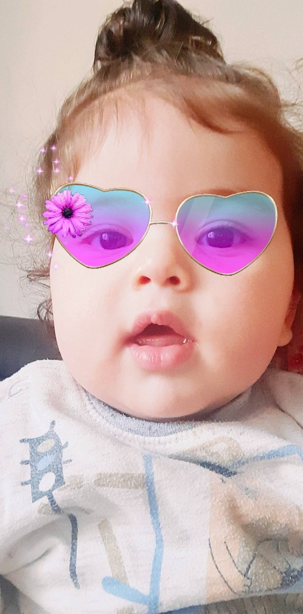 Massil a rejoint le concours — aidez-le/la à gagner de superbes lots ! cheek, chin, eye, eye_glass_accessory, eyebrow, eyelash, forehead, glasses, goggles, iris, lip, mouth, nose, person, pink, purple, skin, sleeve, sunglasses, vision_care