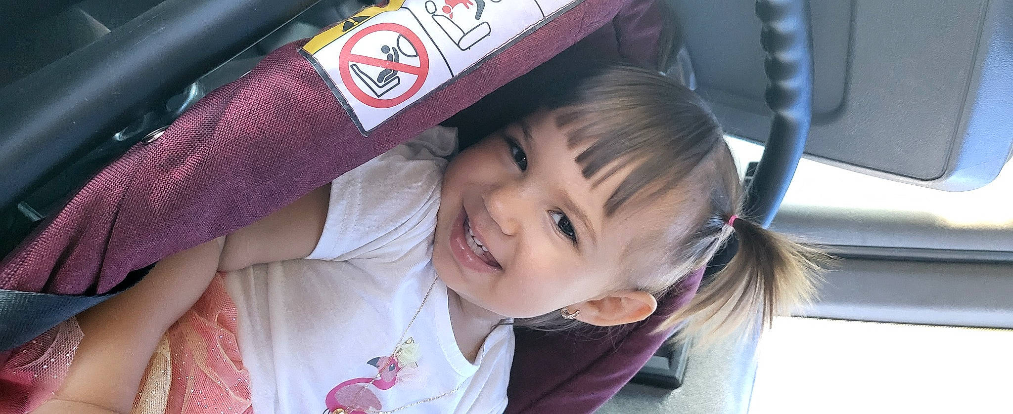 Natalia a rejoint le concours — aidez-le/la à gagner de superbes lots ! auto_part, baby_products, black_hair, car_seat, cheek, child, cool, eyebrow, eyelash, facial_expression, fashion_accessory, fun, happy, headgear, joy, nose, person, skin, smile, toddler