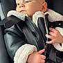 Tao a rejoint le concours — aidez-le/la à gagner de superbes lots ! baby, child, car_seat, jacket, leather, shearling, seatbelt, safety, blue_eyes, hand, zipper, coat, infant, clothing, indoor, window, car, seat, cute, portrait