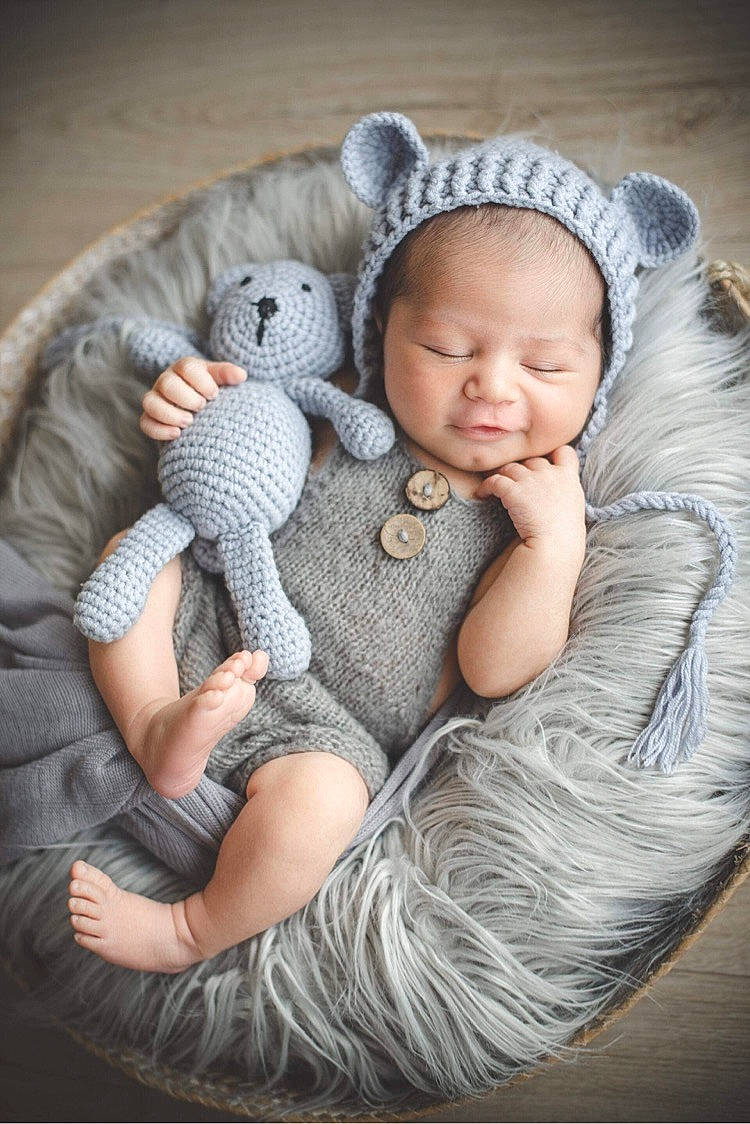 Charles a rejoint le concours — aidez-le/la à gagner de superbes lots ! baby, baby_products, baby_sleeping, child, comfort, knitting, person, photograph, photography, portrait_photography, product, sibling, sleep, toddler, wool