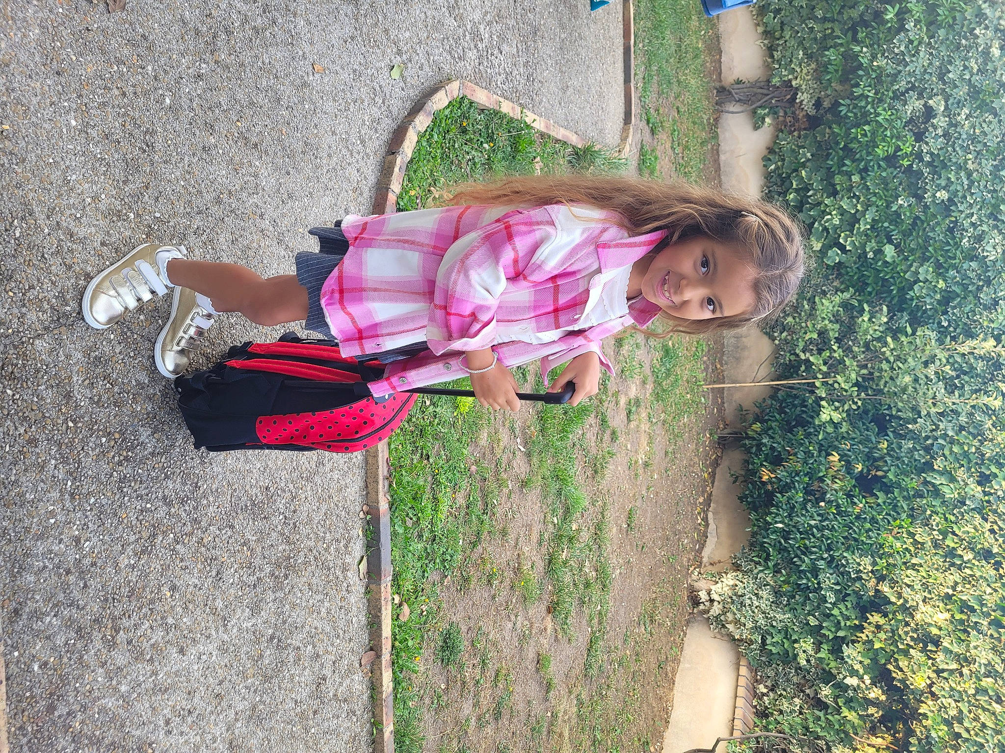 Nelya participe au concours pour gagner de l'argent avec cette photo : baby_toddler_clothing, child, fun, grass, happy, joy, landscape, leisure, magenta, people_in_nature, person, plant, recreation, shadow, smile, soil, toddler, tree