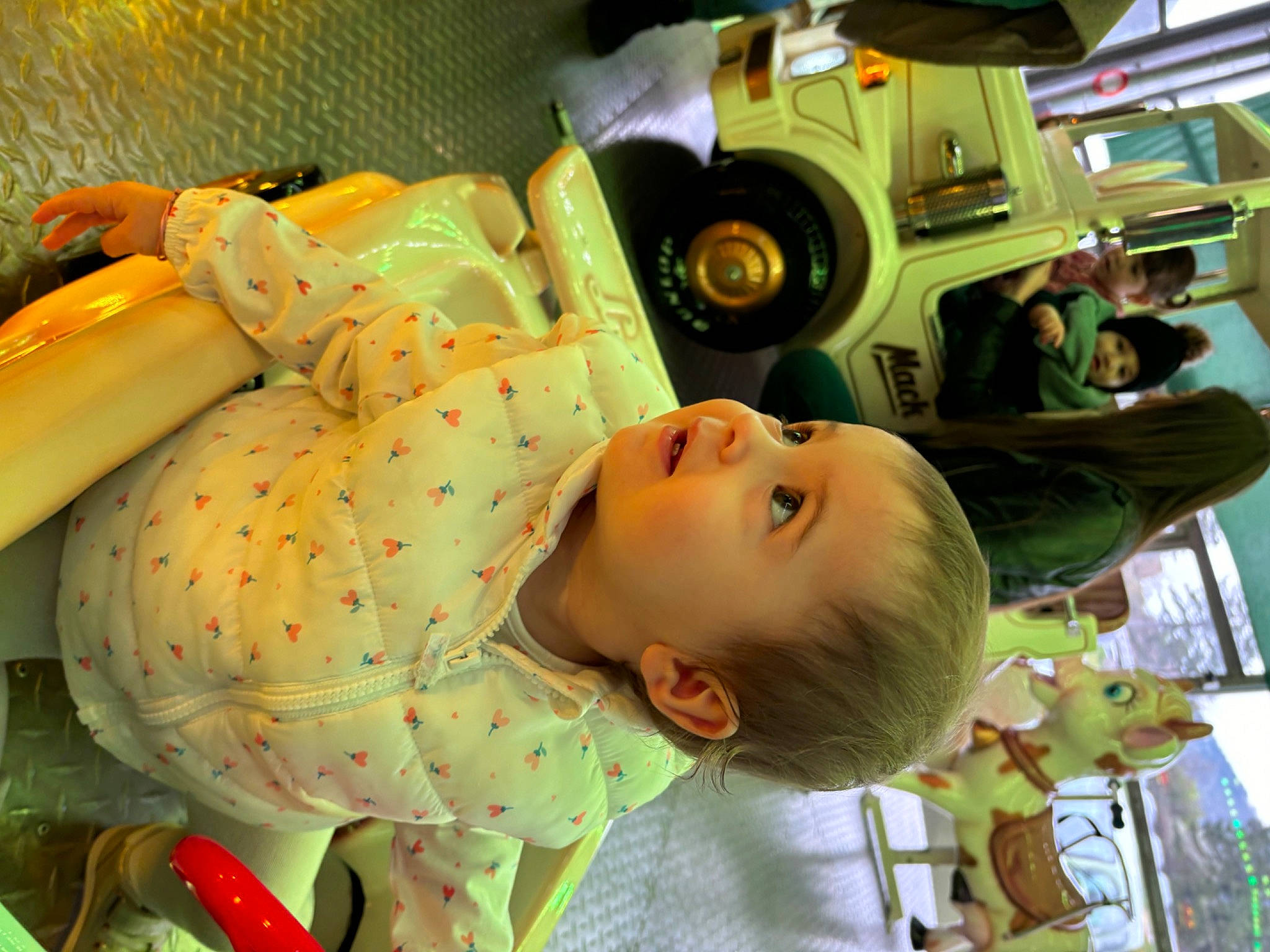 Mila participe au concours pour gagner de l'argent avec cette photo : baby, baby_products, baby_safety, baby_toddler_clothing, baby_toys, bed, child, comfort, fun, happy, headwear, infant_bed, leisure, linens, pattern, person, room, smile, stuffed_toy, toddler