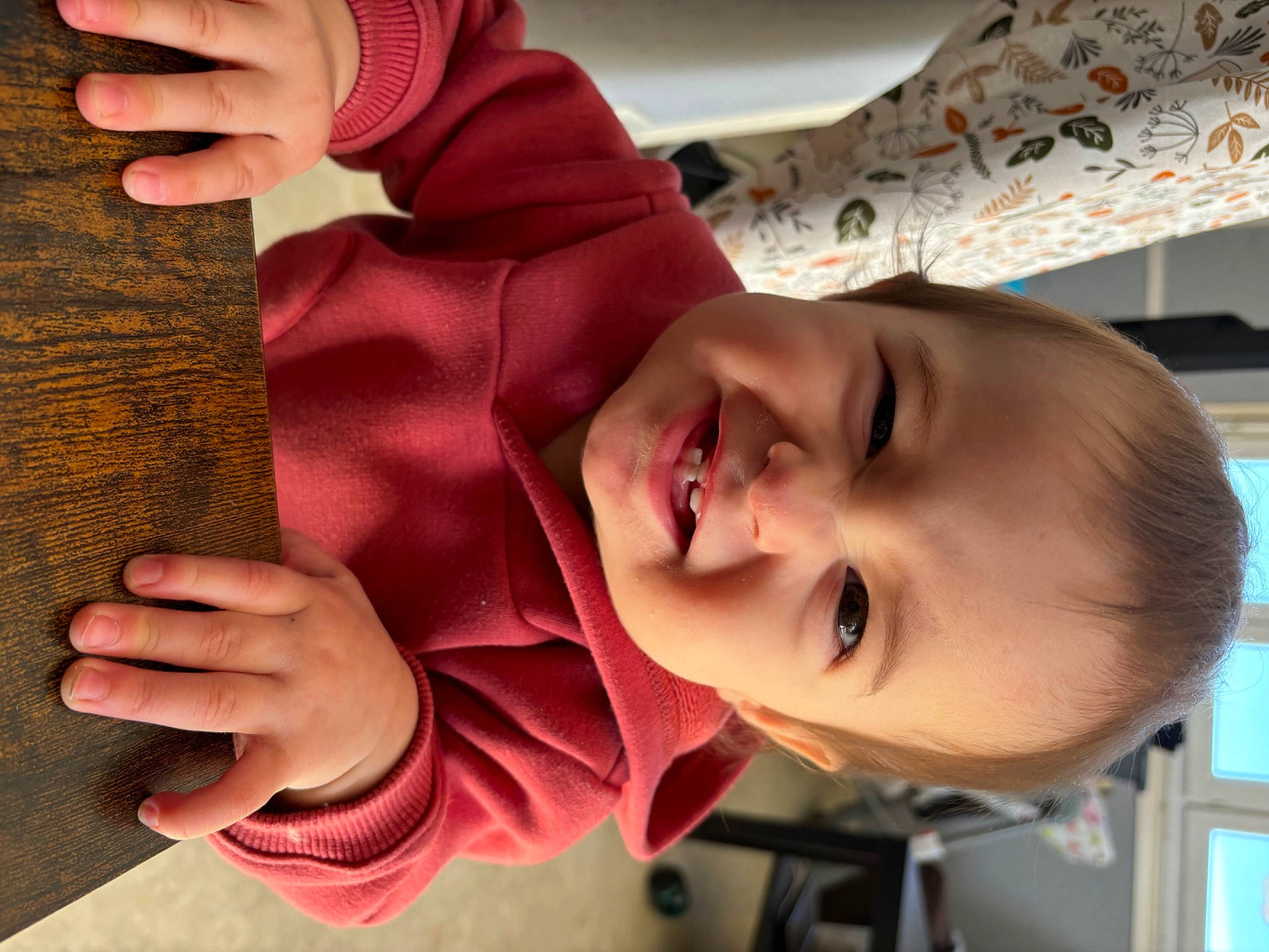 Mila a rejoint le concours — aidez-le/la à gagner de superbes lots ! baby, baby_laughing, baby_toddler_clothing, cheek, chin, ear, finger, fun, gesture, happy, lip, mouth, neck, nose, person, pink, skin, sleeve, smile, thumb