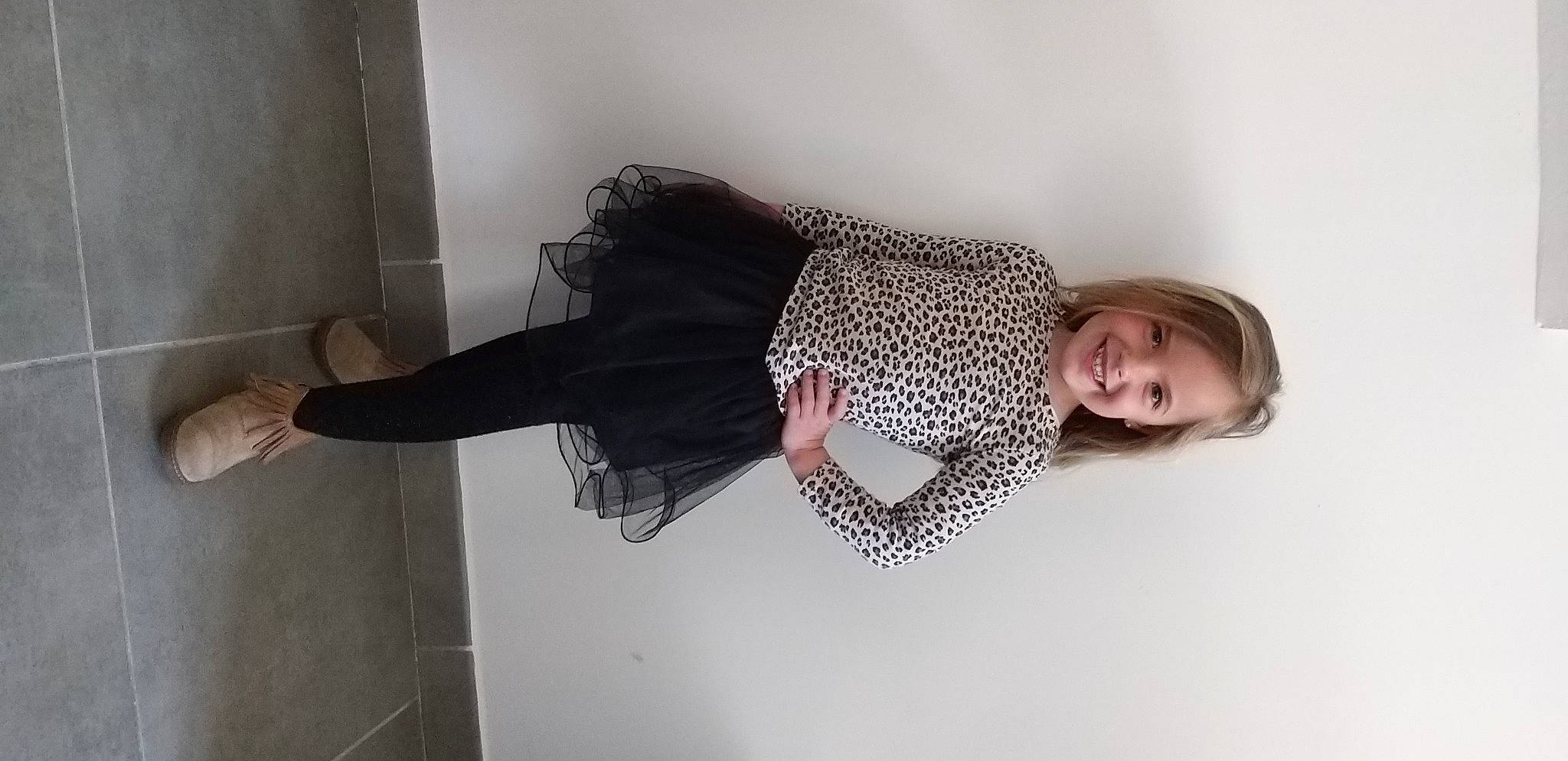 Lévana a rejoint le concours — aidez-le/la à gagner de superbes lots ! child, dress, floor, joy, leg, person, photography, room, toddler