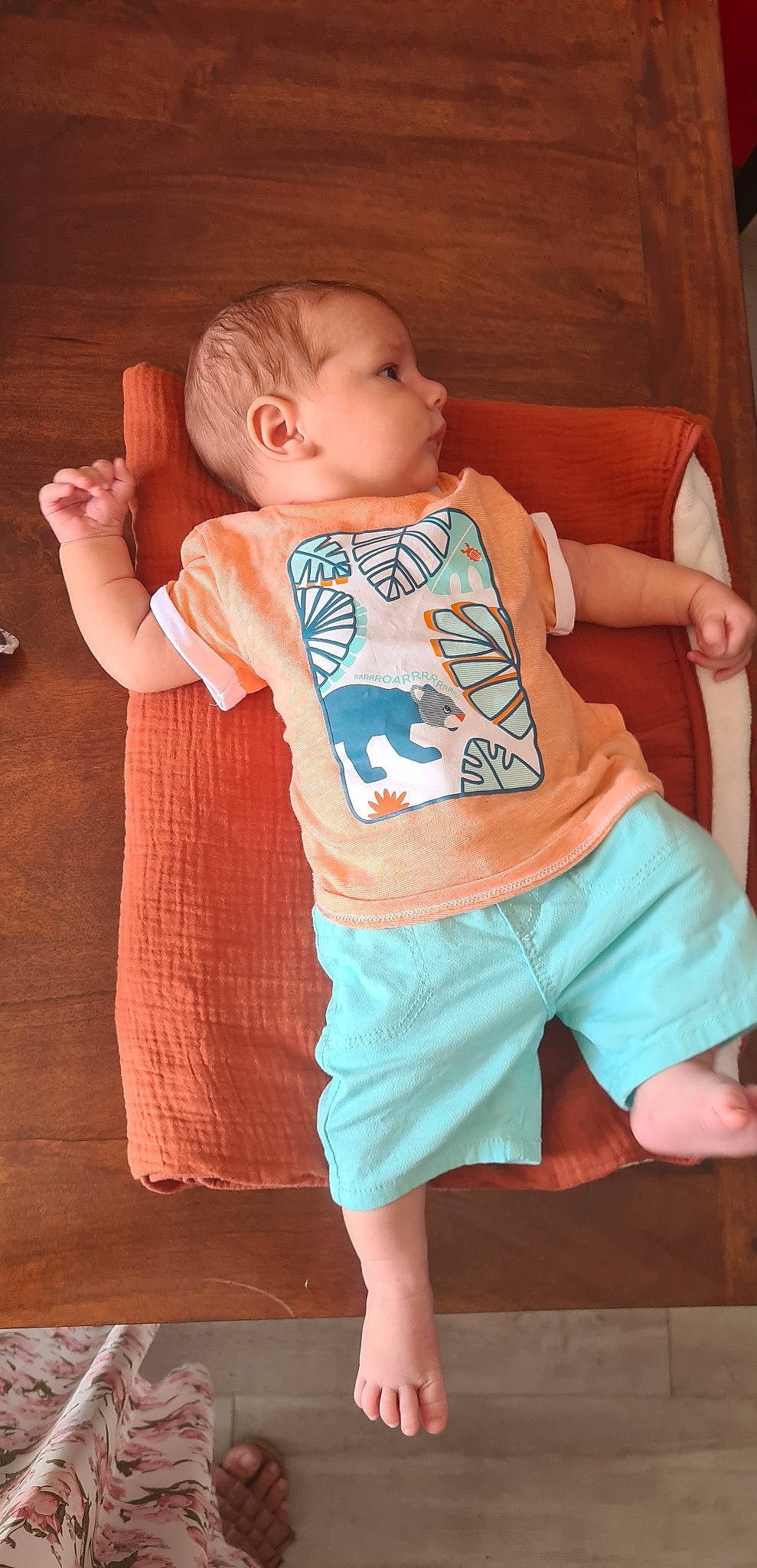 Miguel a rejoint le concours — aidez-le/la à gagner de superbes lots ! baby, baby_toddler_clothing, cheek, hairstyle, joint, neck, orange, organ, person, pink, shoulder, skin, sleeve, stomach, t_shirt, textile, thigh, toddler, trunk, waist