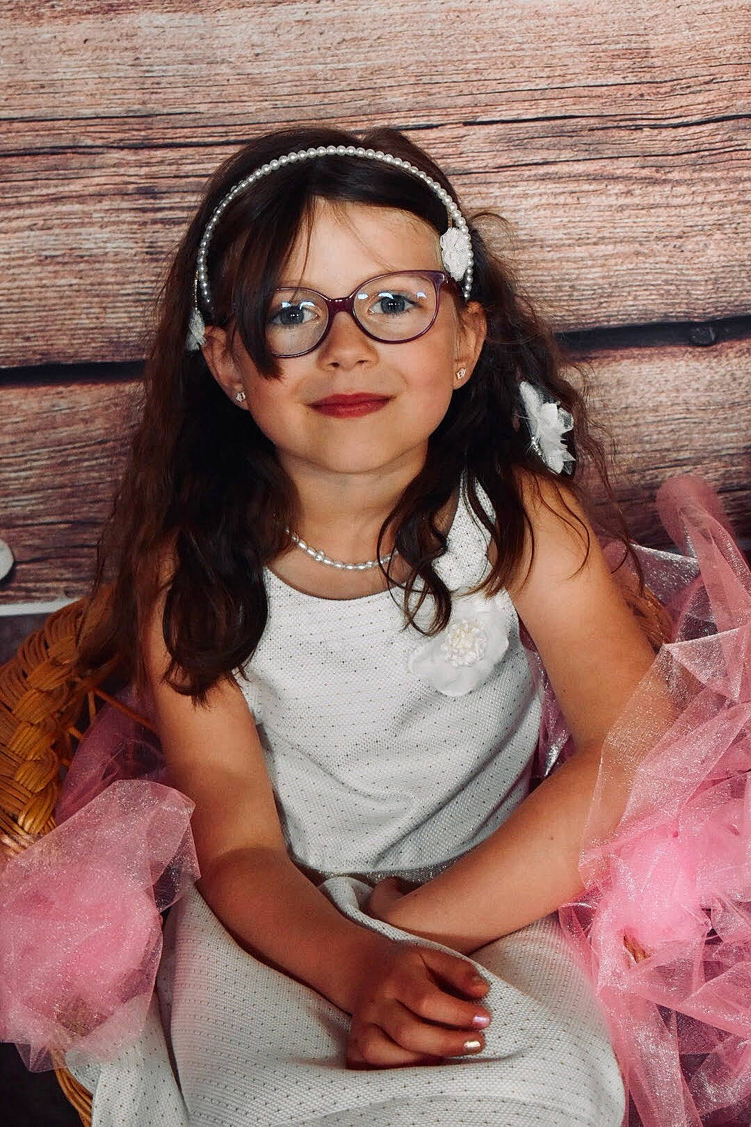 Louna participe au concours pour gagner de l'argent avec cette photo : bangs, black_hair, day_dress, dress, eyelash, eyewear, flash_photography, glasses, goggles, happy, iris, joy, layered_hair, lip, long_hair, person, pink, skin, sleeve, smile