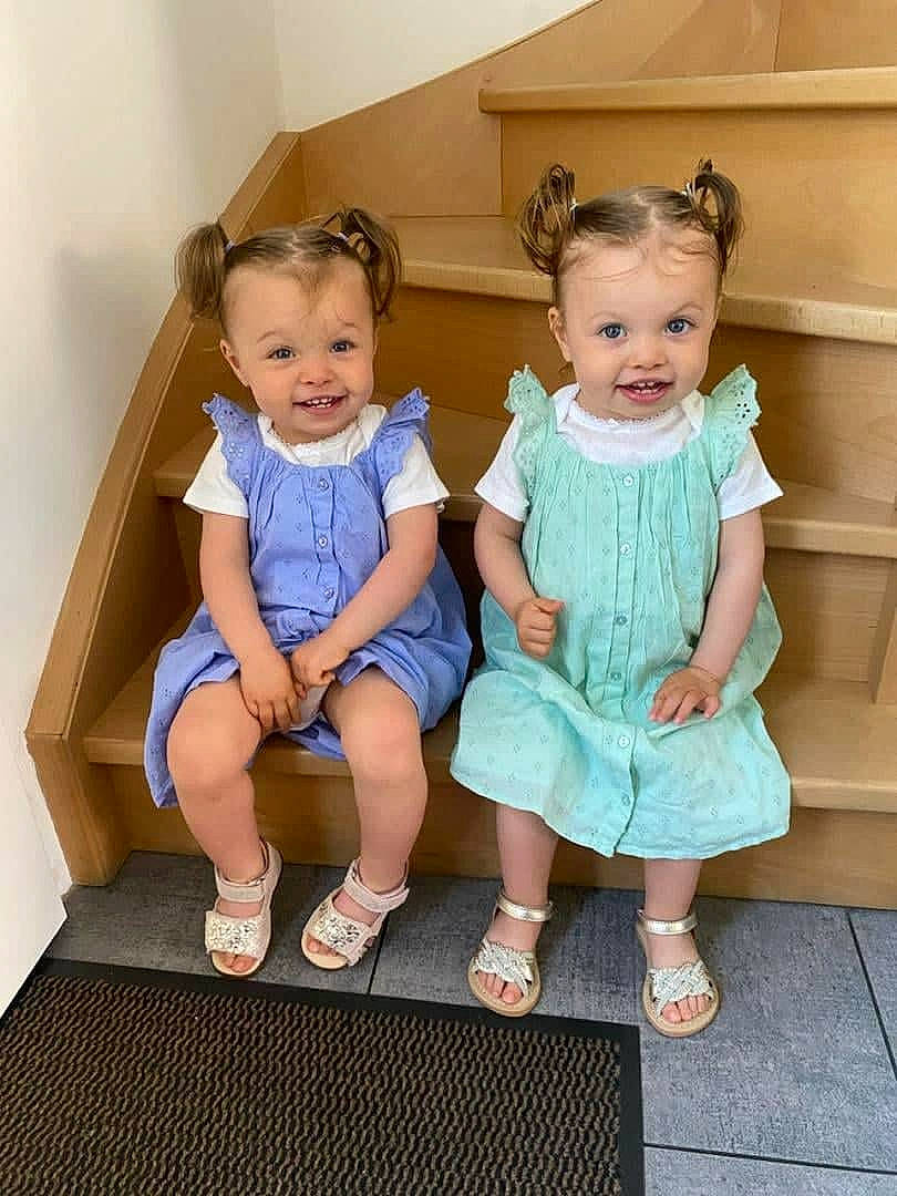 Ambre Elena participe au concours pour gagner de l'argent avec cette photo : arm, azure, baby_toddler_clothing, child, clothing, dress, facial_expression, footwear, fun, happy, human_body, joy, leg, person, sandal, shoe, shoulder, skin, sleeve, smile