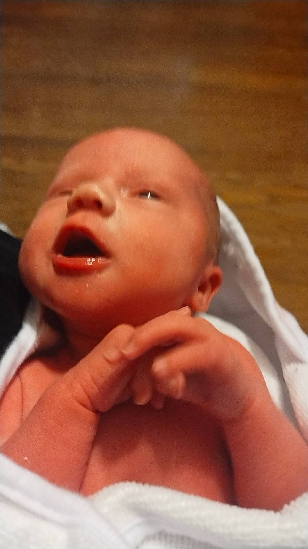 Tayland is registered to the contest to win money with this photo: baby, cheek, comfort, ear, eye, eyebrow, eyelash, gesture, hand, happy, head, human_body, iris, jaw, leg, lip, mouth, neck, nose, person