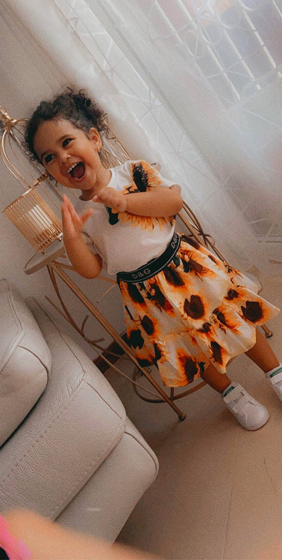 Louéna a rejoint le concours — aidez-le/la à gagner de superbes lots ! abdomen, chair, chest, drum, event, eyelash, eyewear, fashion_design, flash_photography, fun, happy, human_body, human_leg, knee, leg, person, sandal, smile, thigh, trunk