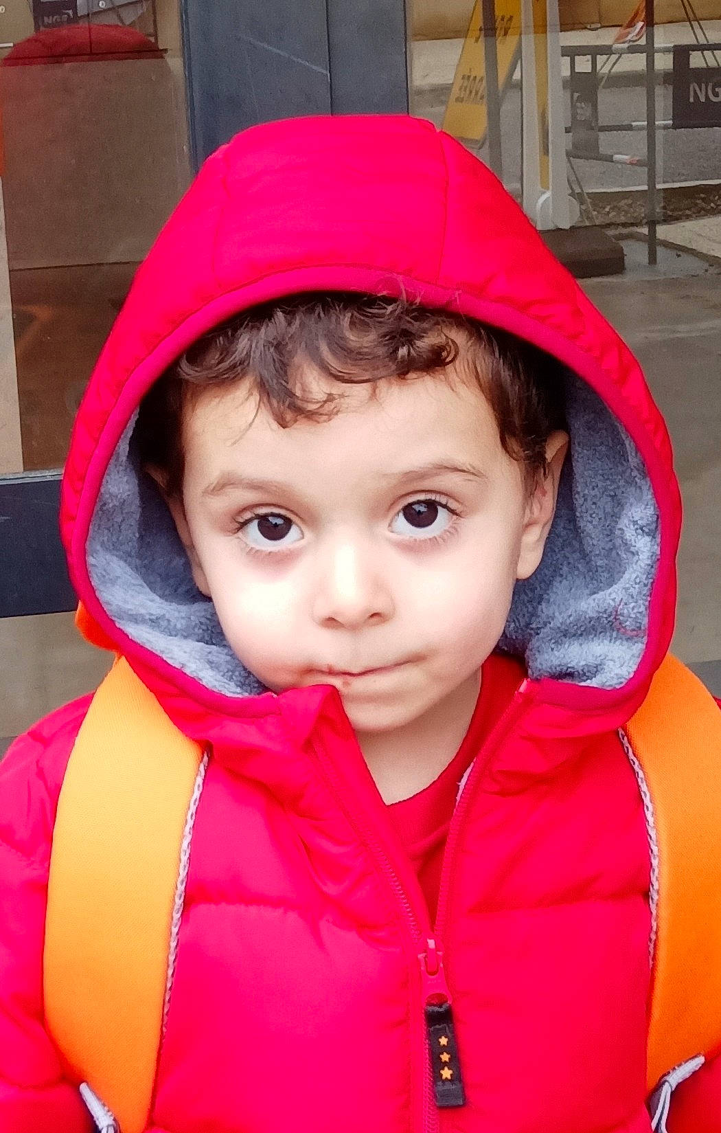 Eugène participe au concours pour gagner de l'argent avec cette photo : cap, cheek, chin, clothing, cool, eye, eyebrow, face, fun, happy, jacket, lip, magenta, mouth, nose, outerwear, person, pink, red, sleeve