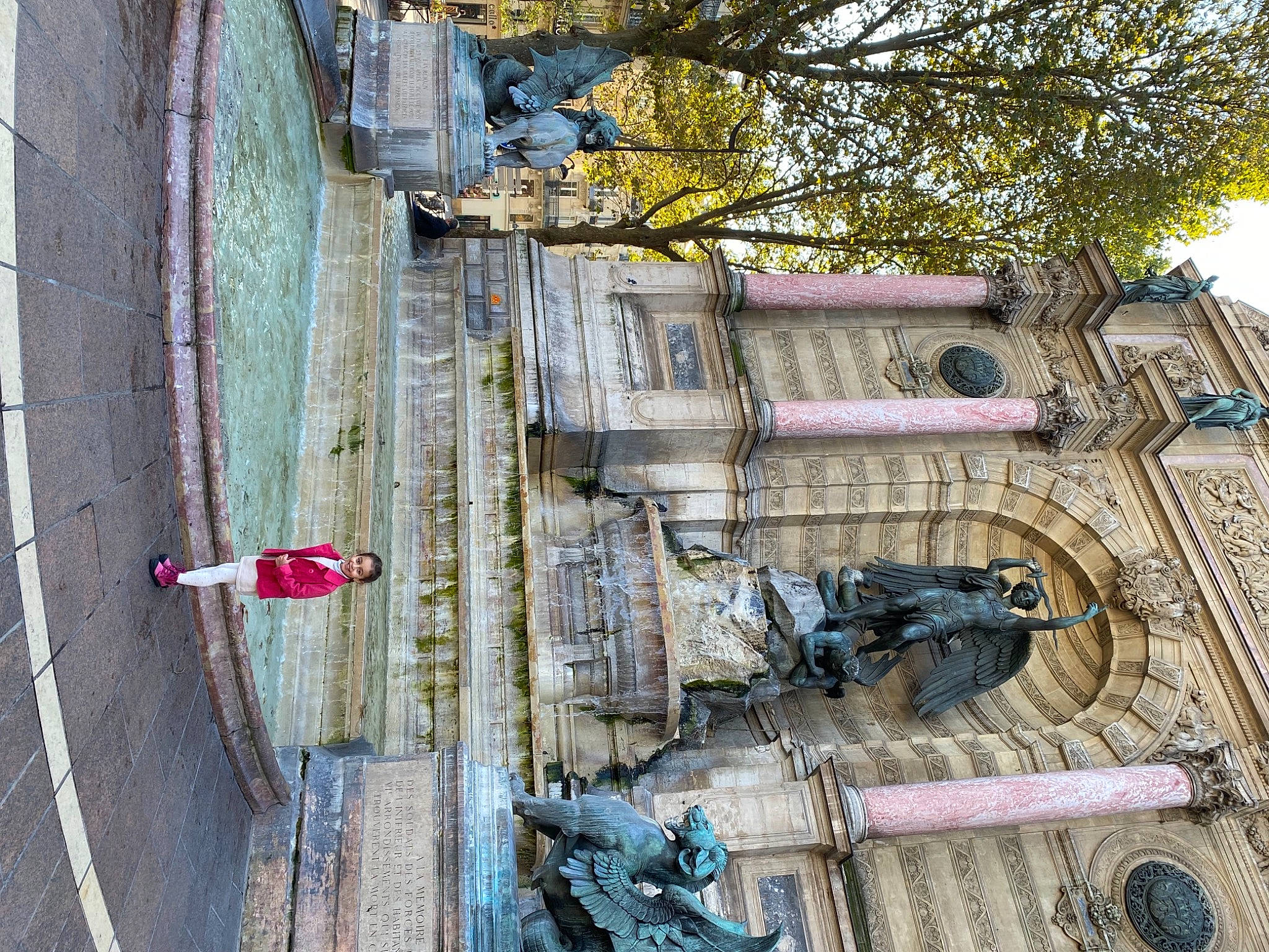 Nylia participe au concours pour gagner de l'argent avec cette photo : arch, art, building, city, concrete, daytime, door, facade, historic_site, house, joy, material_property, medieval_architecture, person, plant, roof, sky, street, tree, urban_design