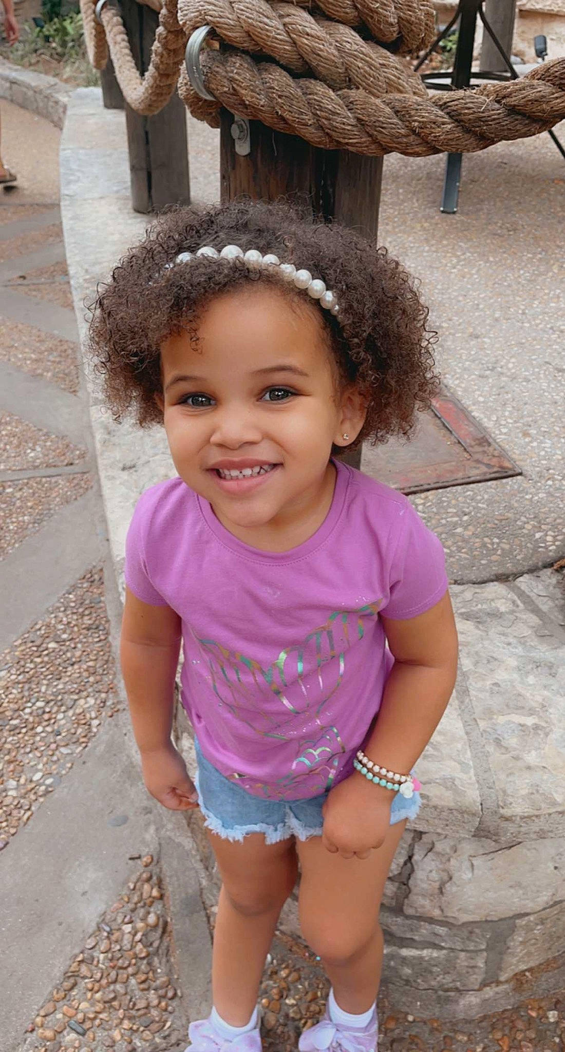 Marva is registered to the contest to win money with this photo: cheek, chin, clothing, eye, face, hair, happy, headgear, human_body, iris, joy, neck, organ, person, photograph, pink, shorts, skin, sleeve, smile